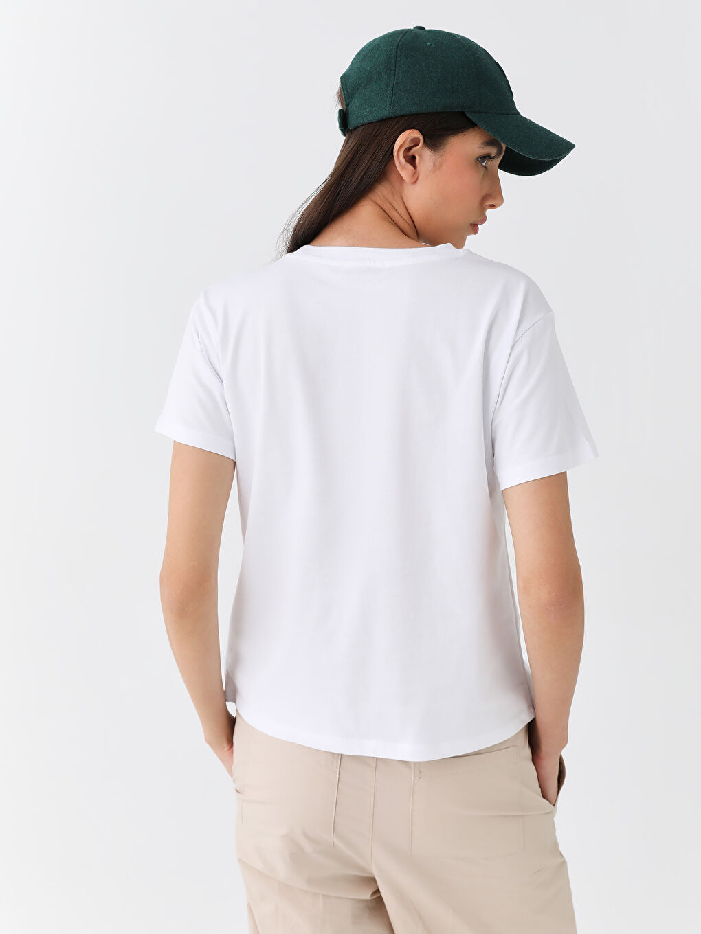 Beyaz Bisiklet Yaka Baskılı Kısa Kollu Kadın Tişört-4