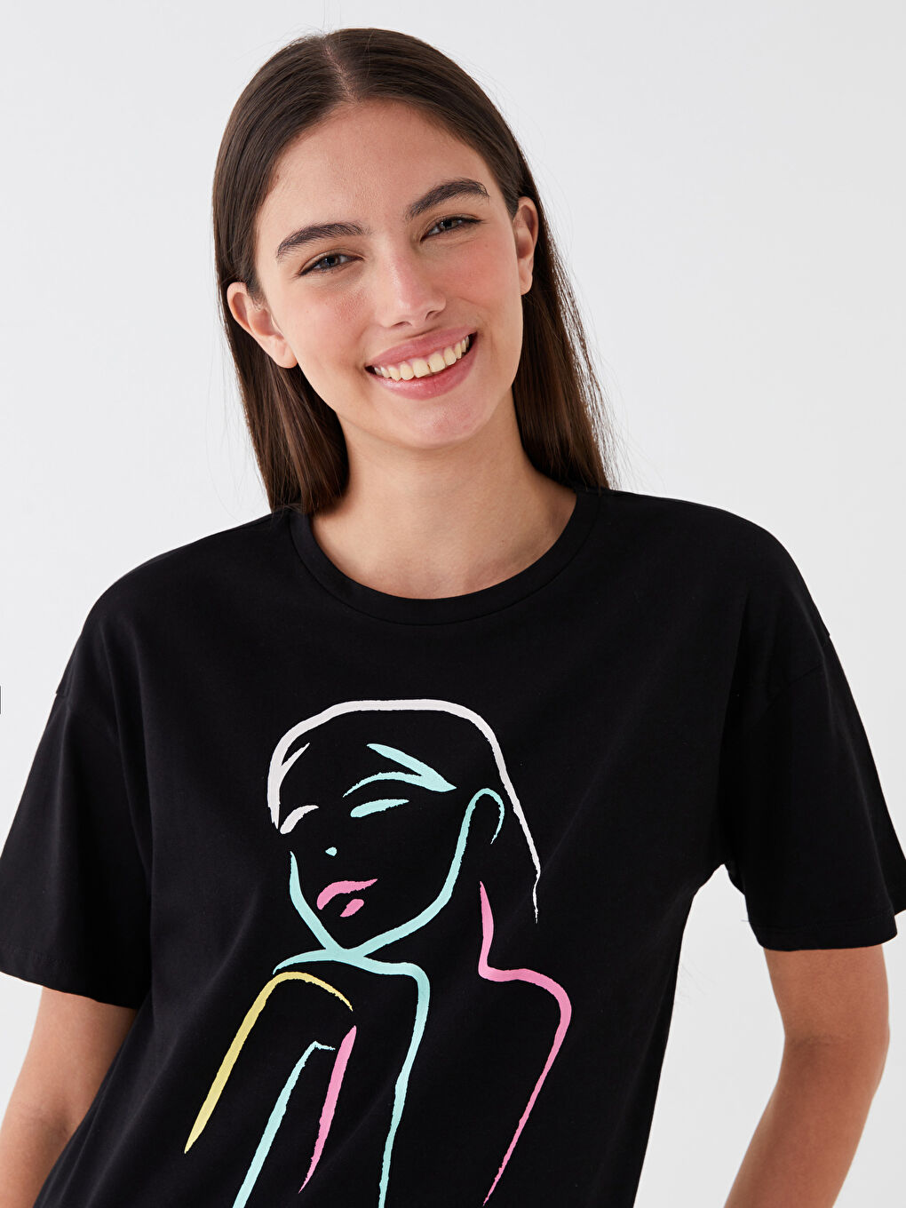 Siyah Bisiklet Yaka Baskılı Kısa Kollu Kadın Tişört-1