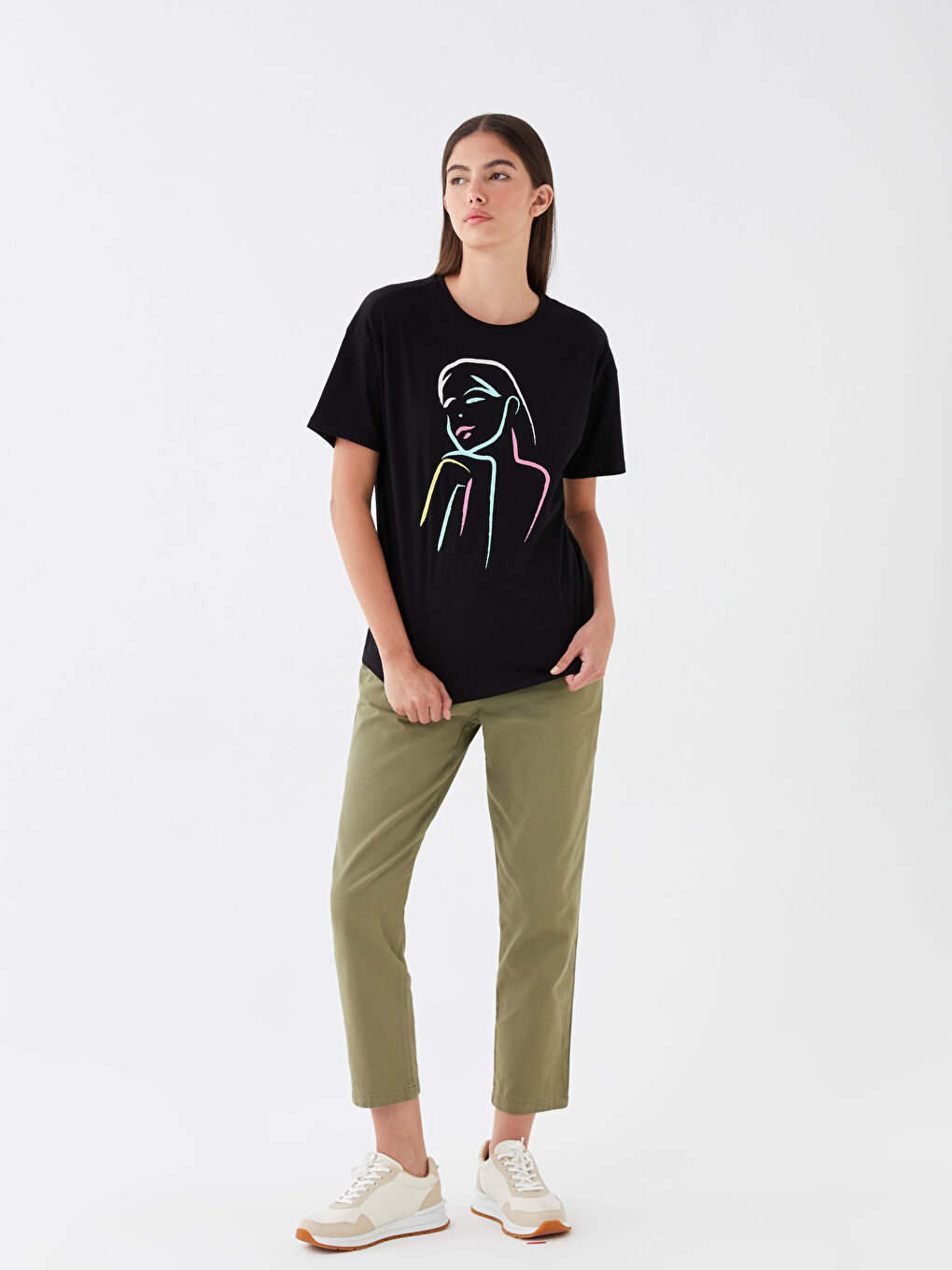 Siyah Bisiklet Yaka Baskılı Kısa Kollu Kadın Tişört-2