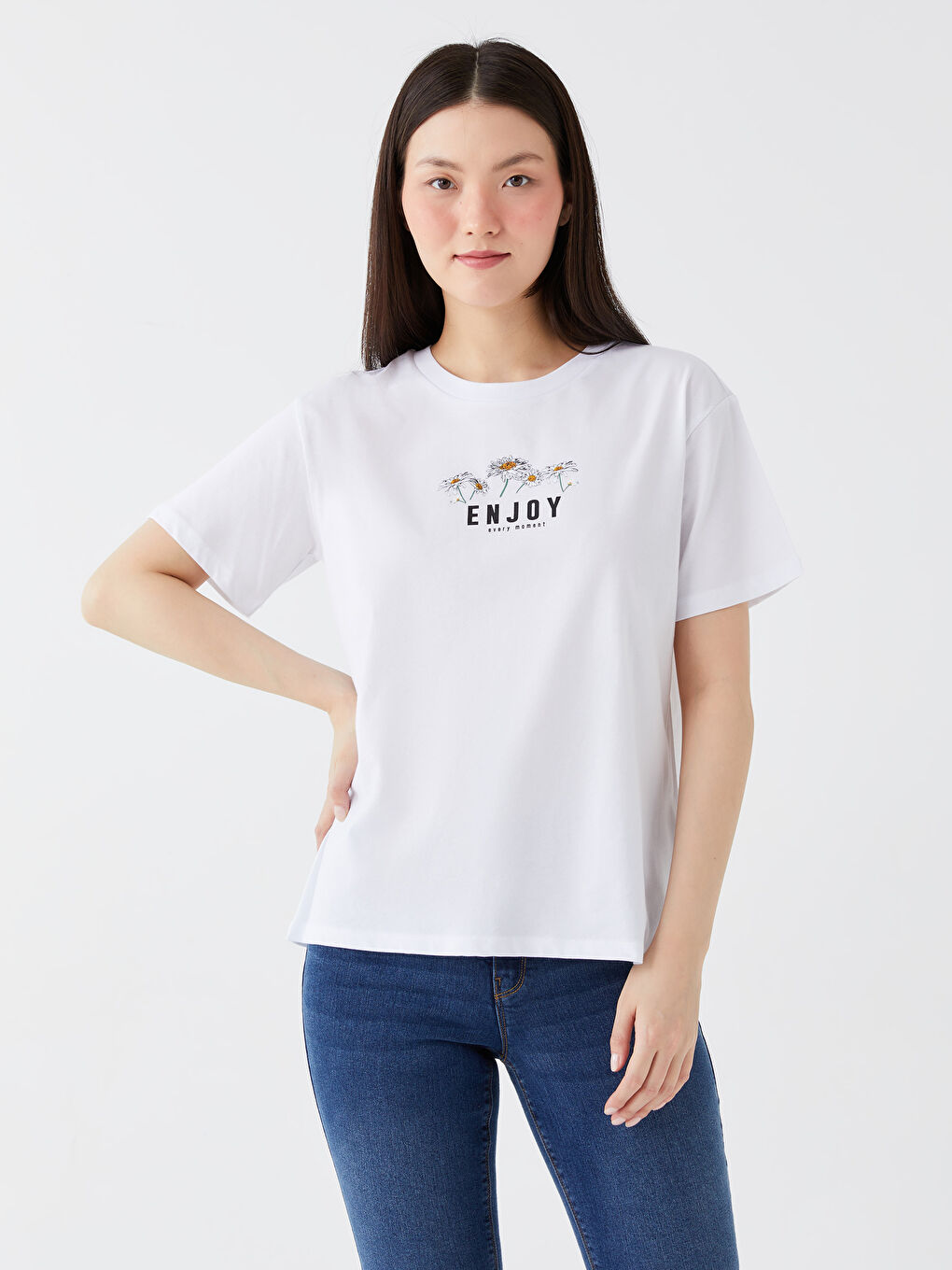 Beyaz Bisiklet Yaka Baskılı Kısa Kollu Kadın Tişört-1