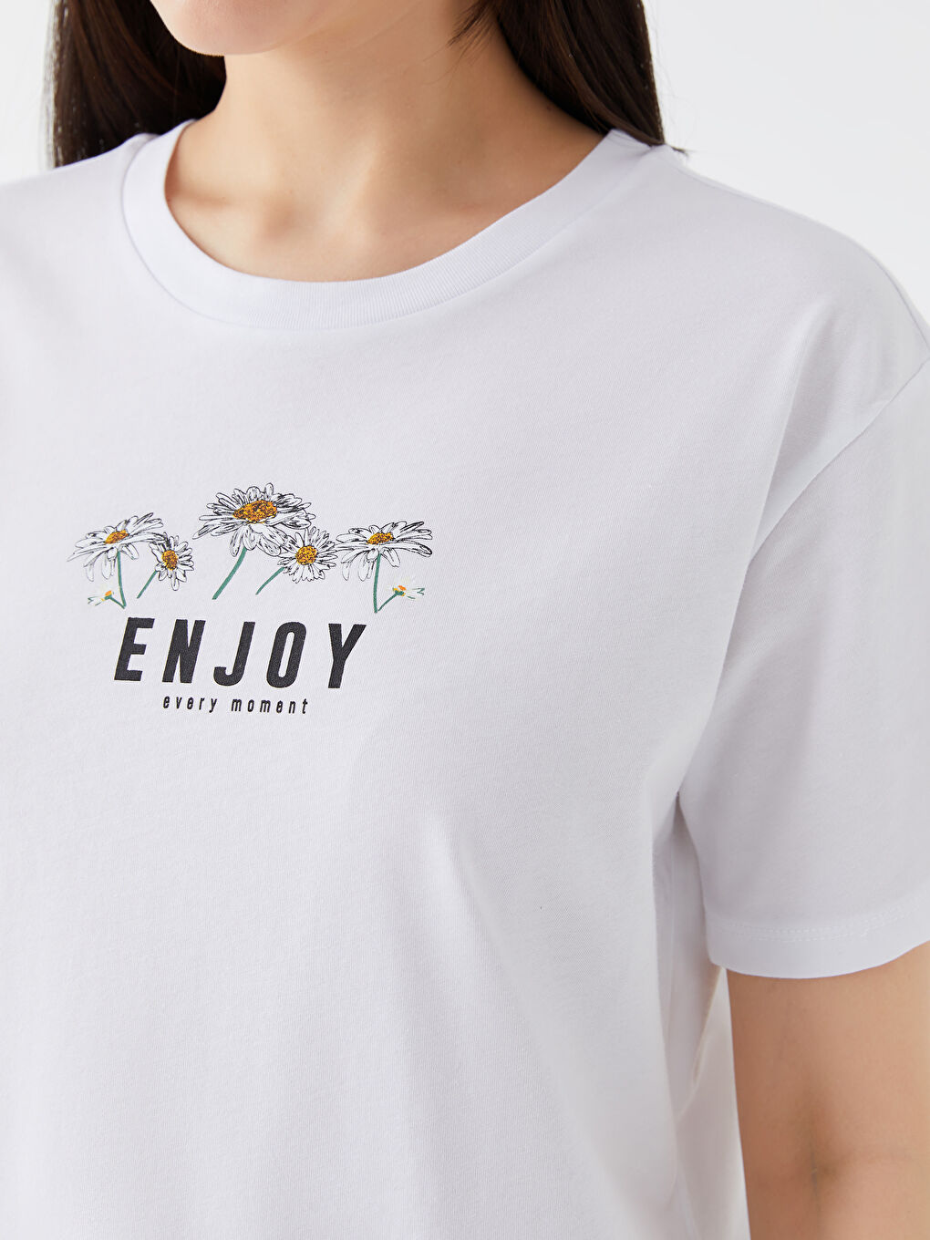 Beyaz Bisiklet Yaka Baskılı Kısa Kollu Kadın Tişört-3