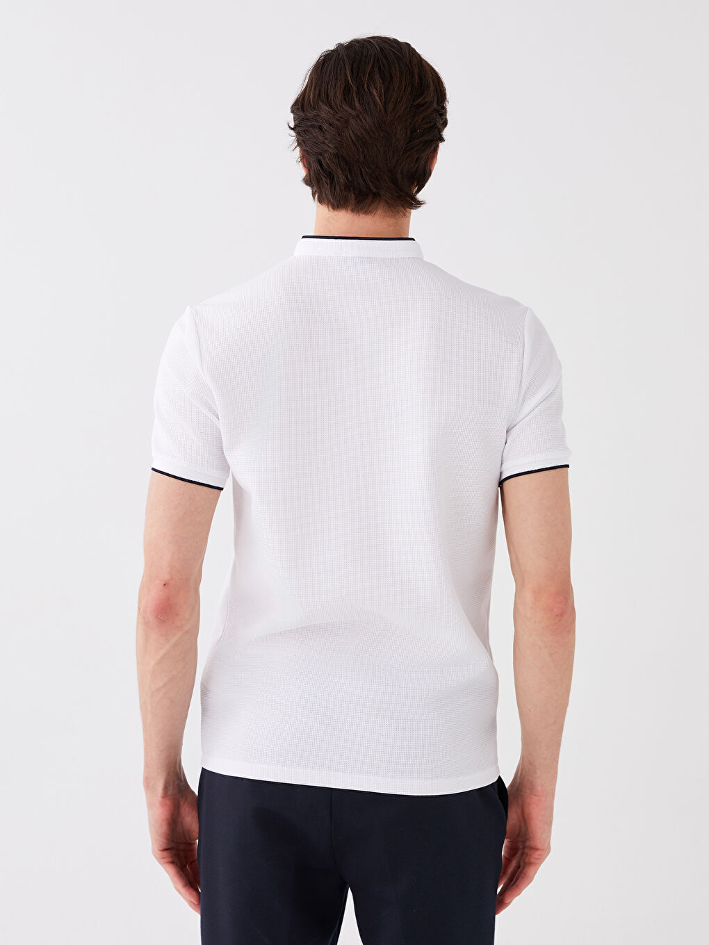 Beyaz Hakim Yaka Kısa Kollu Erkek Tişört-4