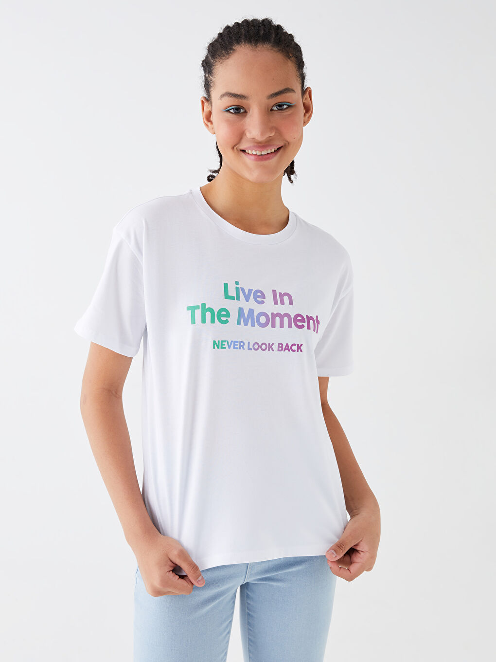 Beyaz Bisiklet Yaka Baskılı Kısa Kollu Kadın Tişört