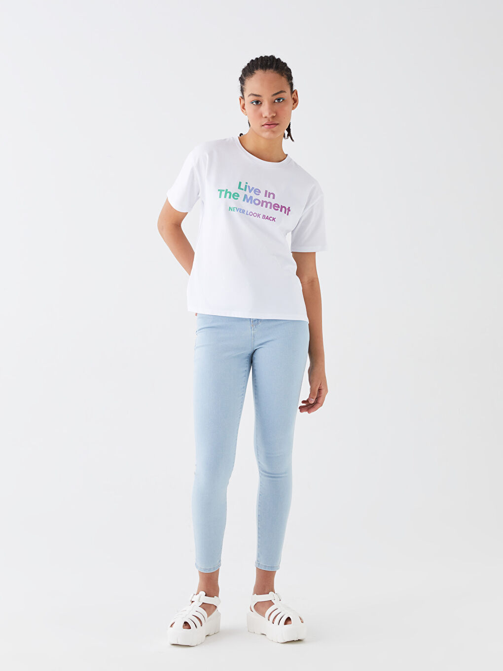 Beyaz Bisiklet Yaka Baskılı Kısa Kollu Kadın Tişört-2