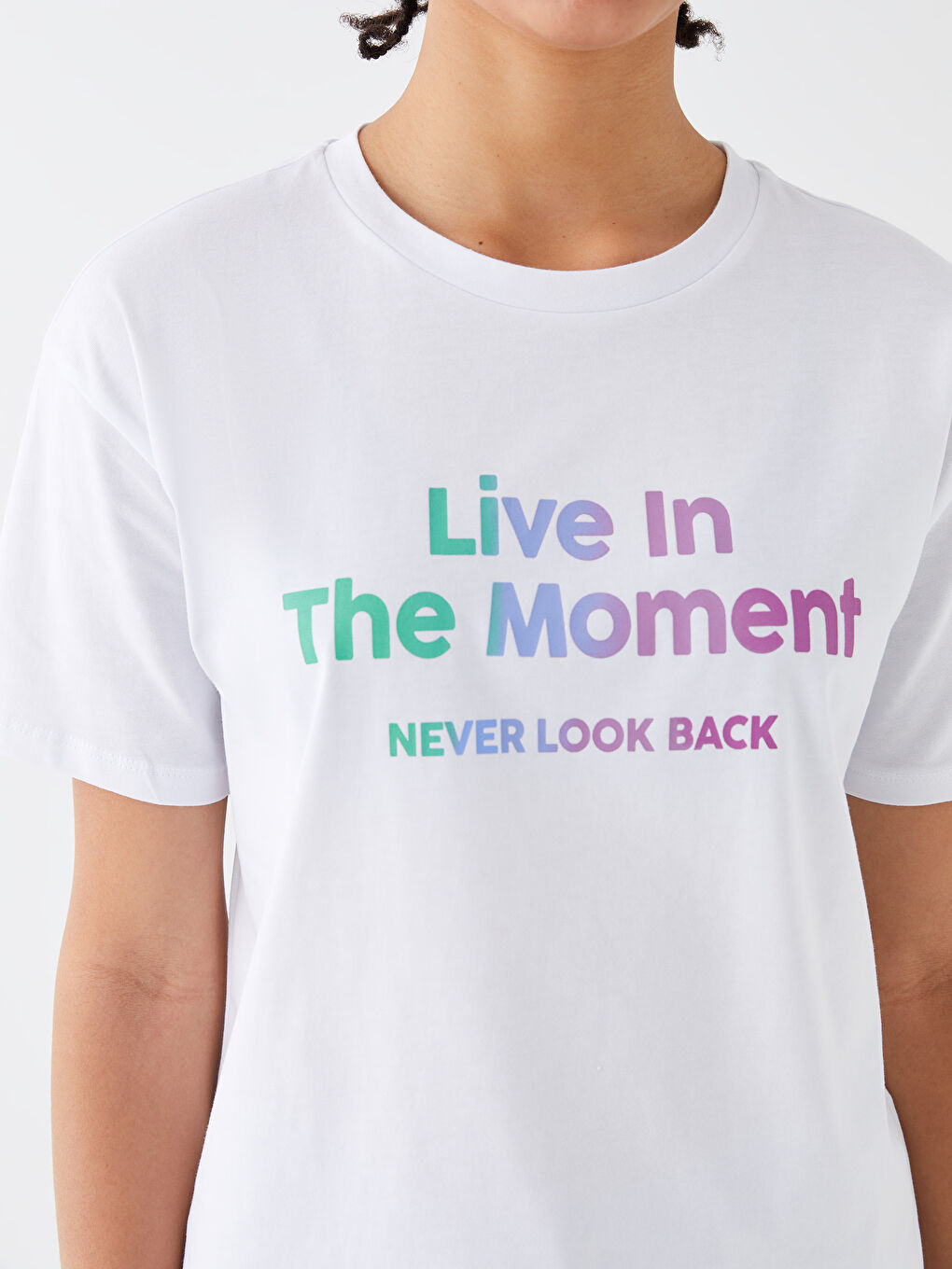 Beyaz Bisiklet Yaka Baskılı Kısa Kollu Kadın Tişört-3