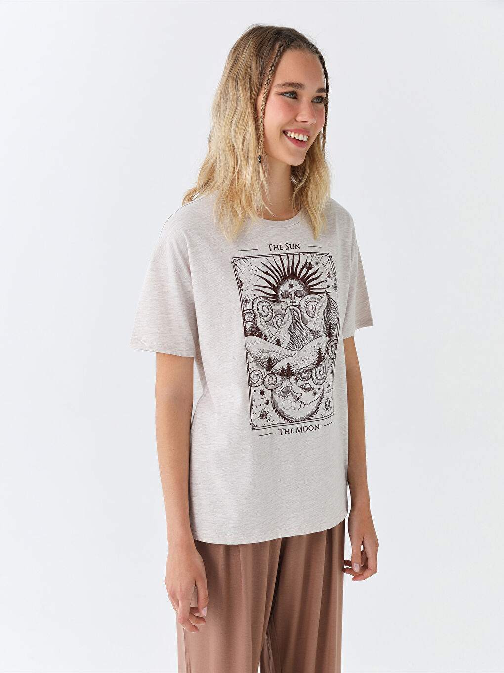 Bej Bisiklet Yaka Baskılı Kısa Kollu Kadın Tişört-1