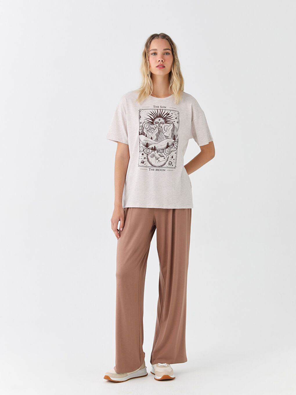 Bej Bisiklet Yaka Baskılı Kısa Kollu Kadın Tişört-2