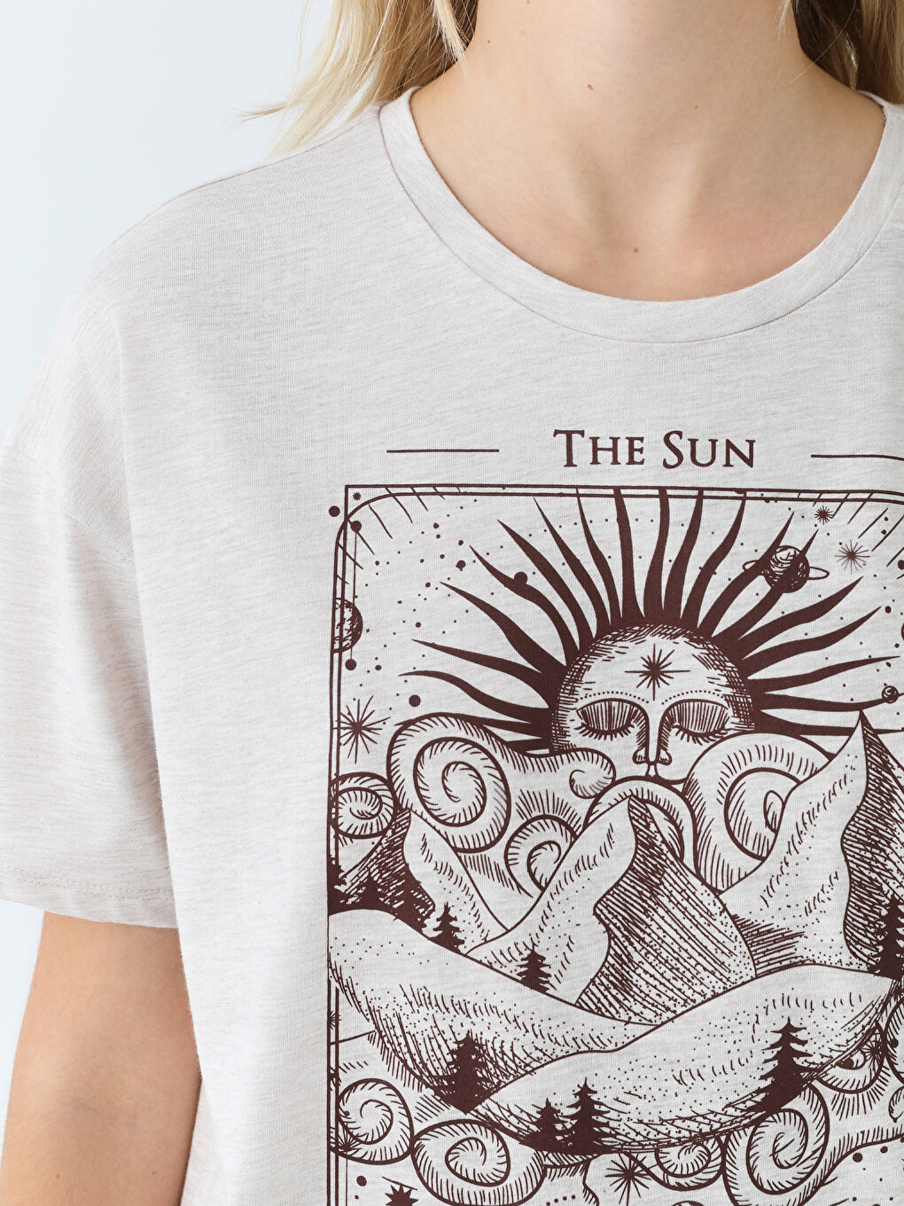 Bej Bisiklet Yaka Baskılı Kısa Kollu Kadın Tişört-3