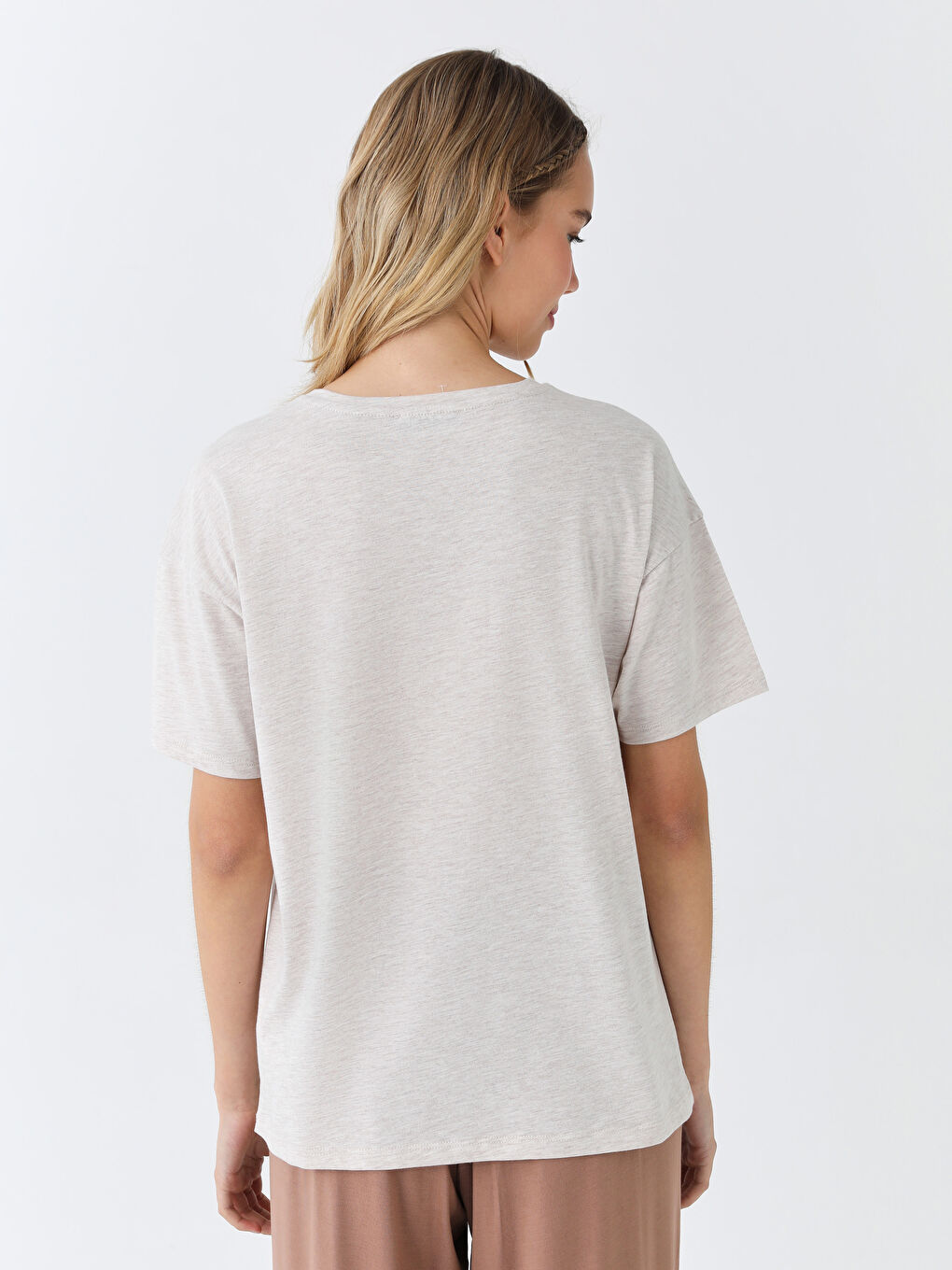 Bej Bisiklet Yaka Baskılı Kısa Kollu Kadın Tişört-4