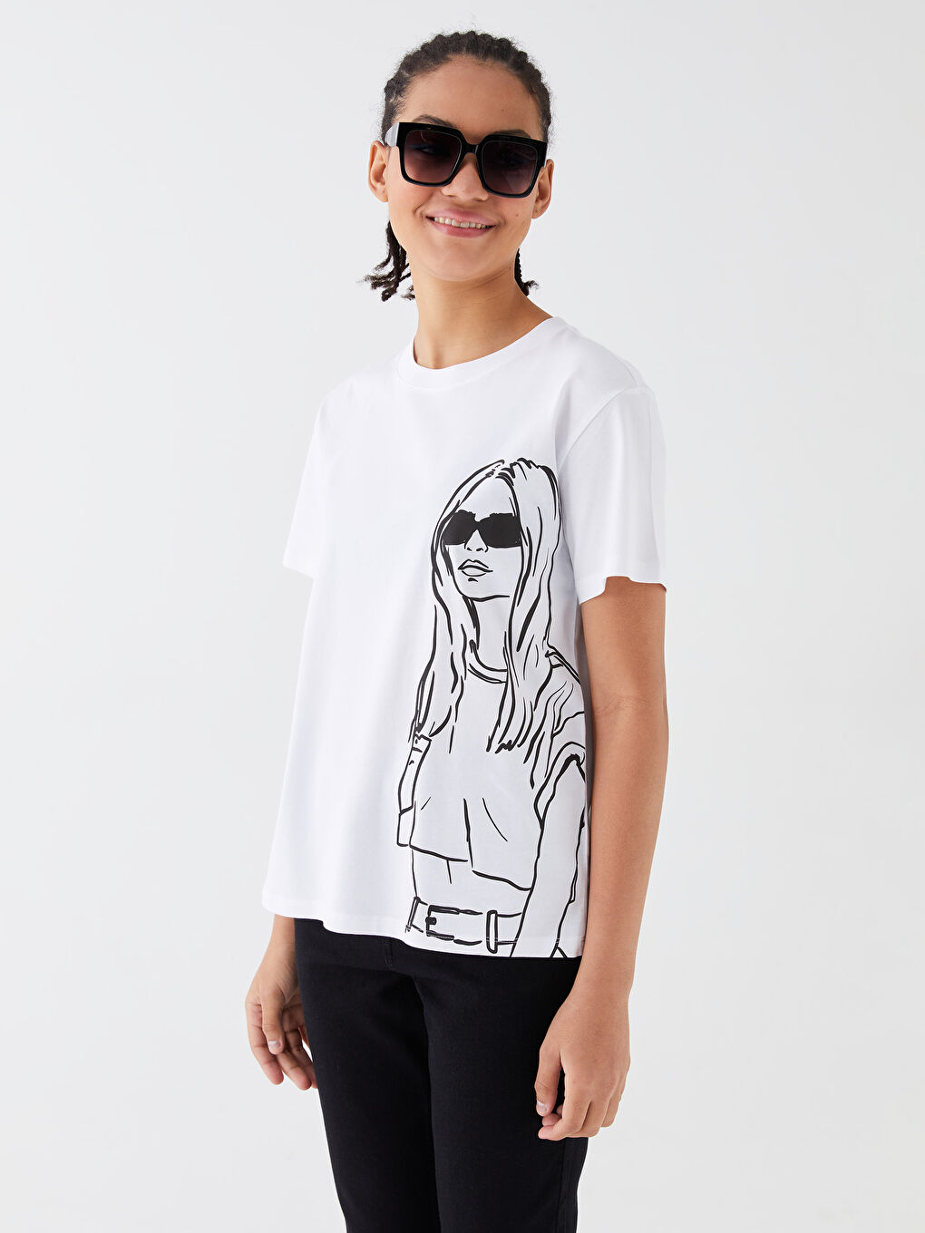 Beyaz Bisiklet Yaka Baskılı Kısa Kollu Kadın Tişört