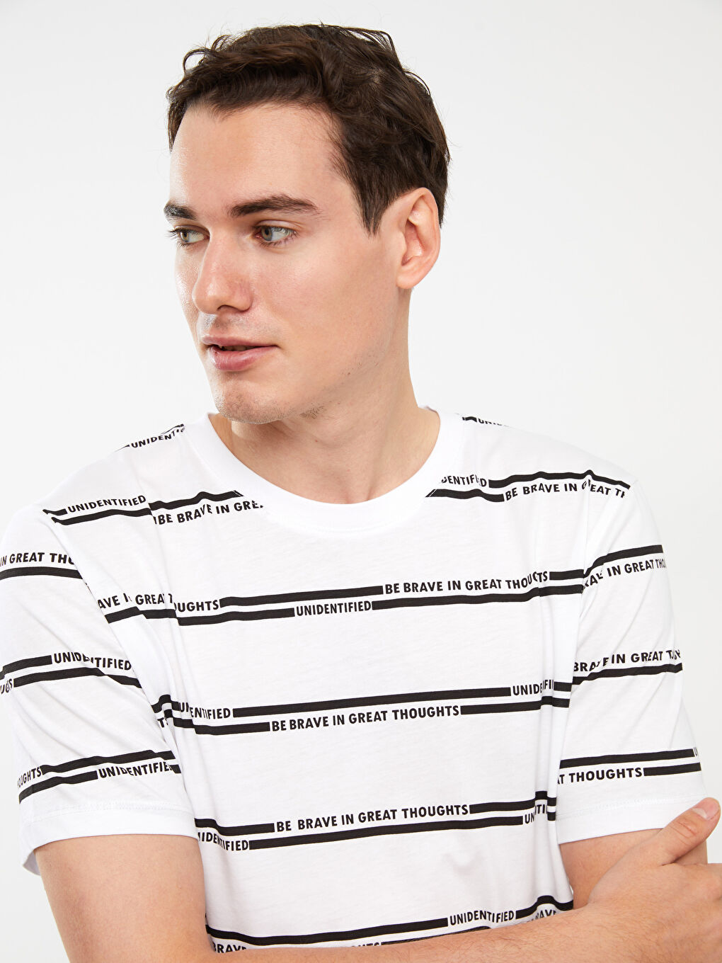 Beyaz Bisiklet Yaka Kısa Kollu Çizgili Penye Erkek Tişört-2