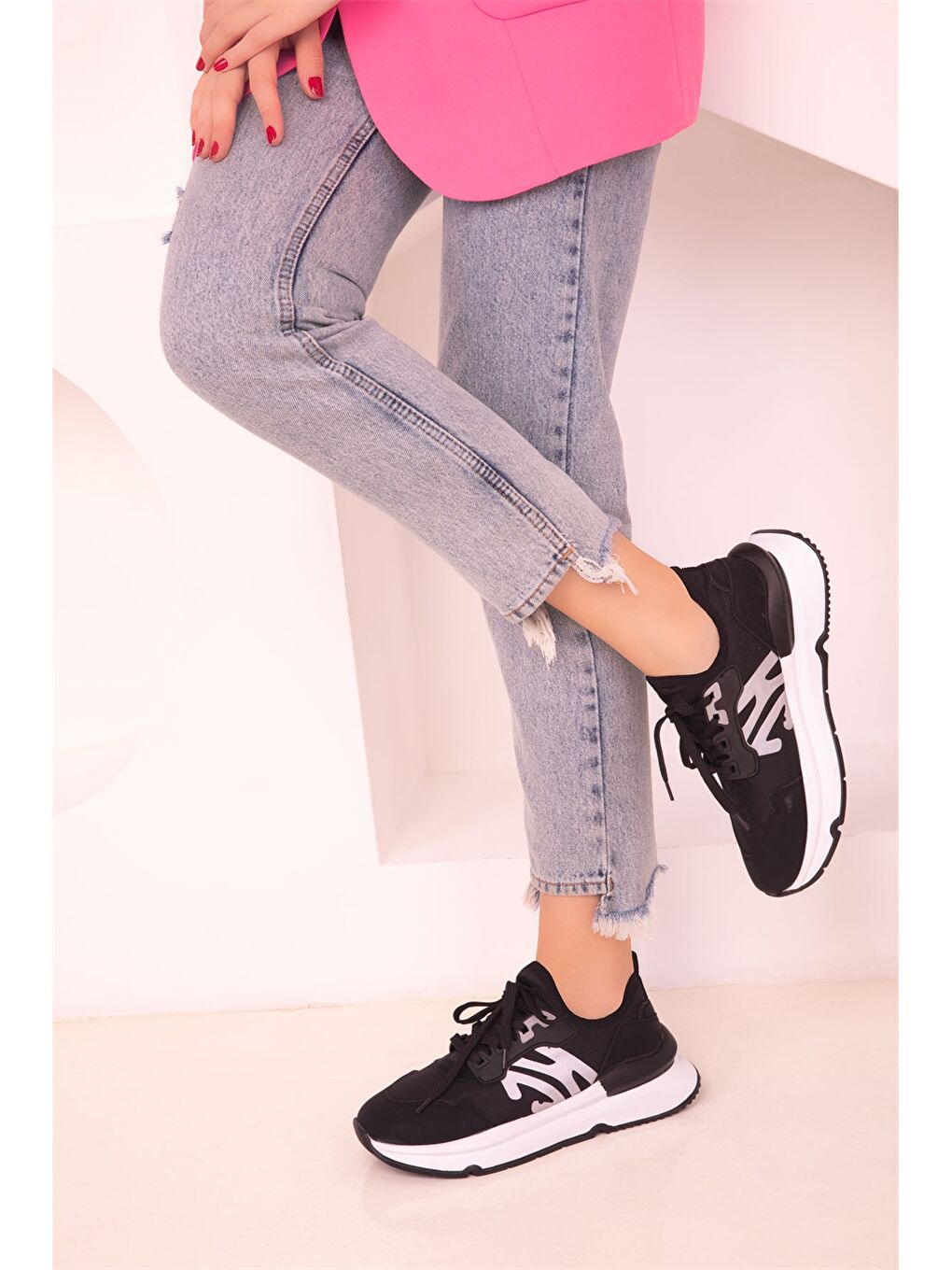 Siyah Bağcıklı Kadın Aktif Spor Ayakkabı