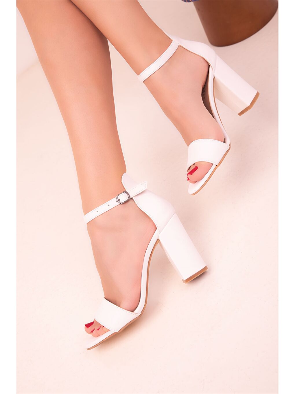 Beyaz Deri Görünümlü Kadın Topuklu Ayakkabı-3