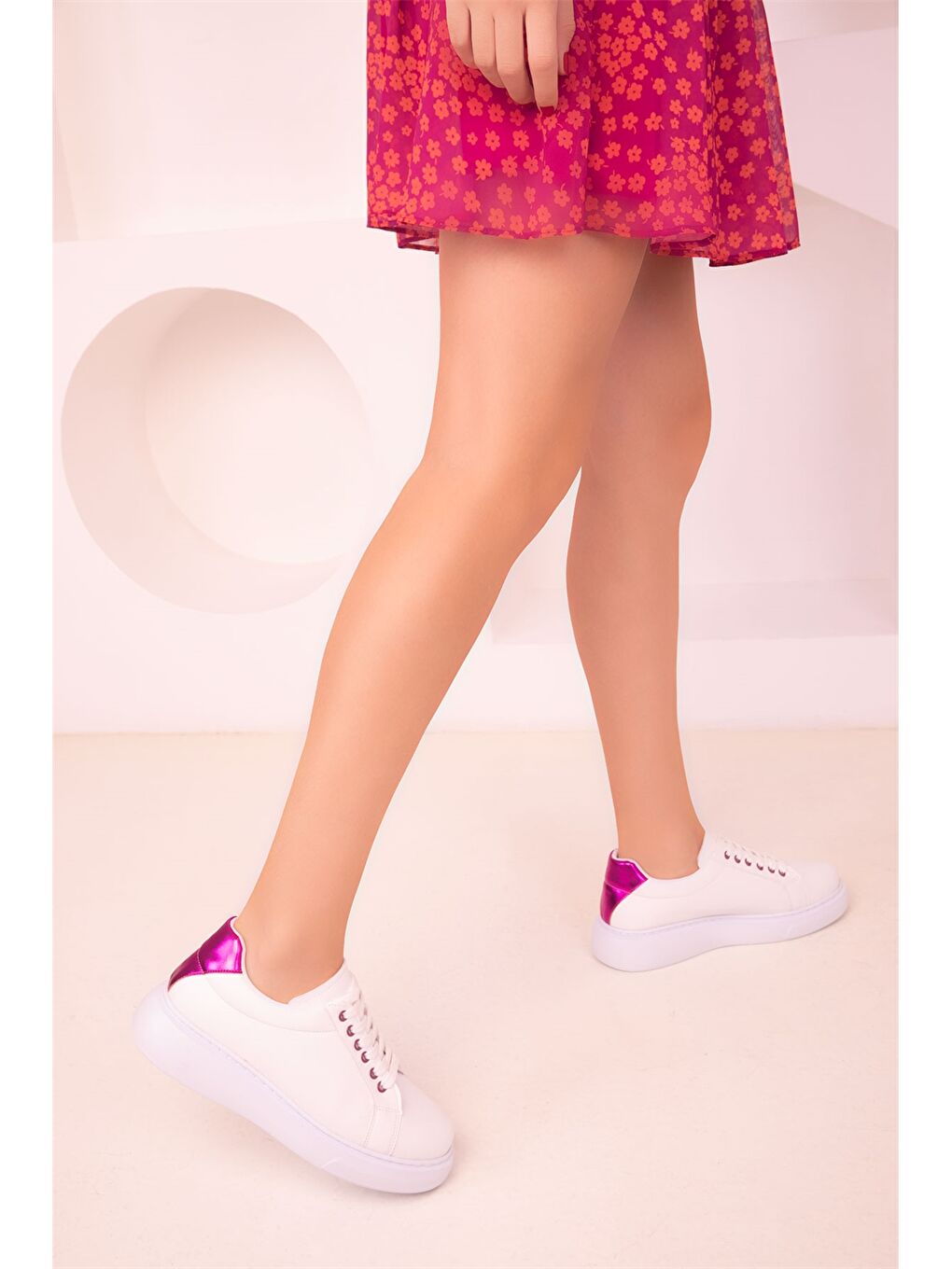 Fuşya Deri Görünümlü Bağcıklı Kadın Spor Ayakkabı-2