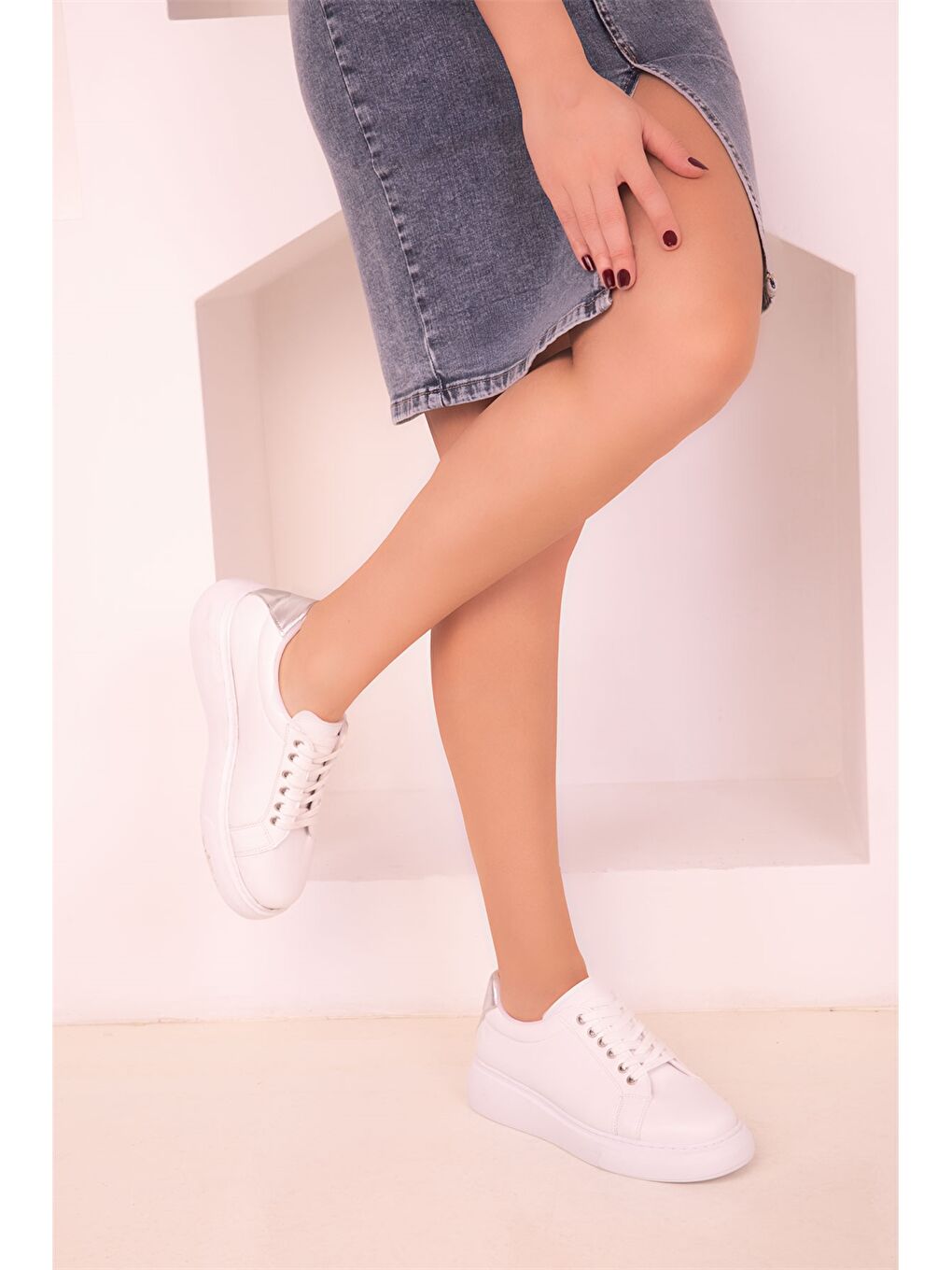 Beyaz Deri Görünümlü Bağcıklı Kadın Spor Ayakkabı-2