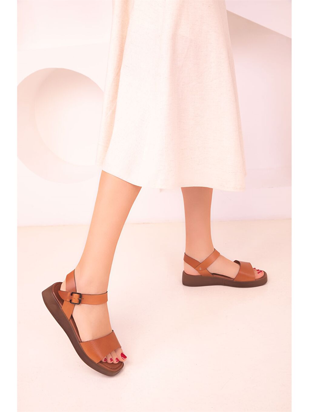 Kahverengi Deri Tek Bantlı Tokalı Kadın Sandalet-3