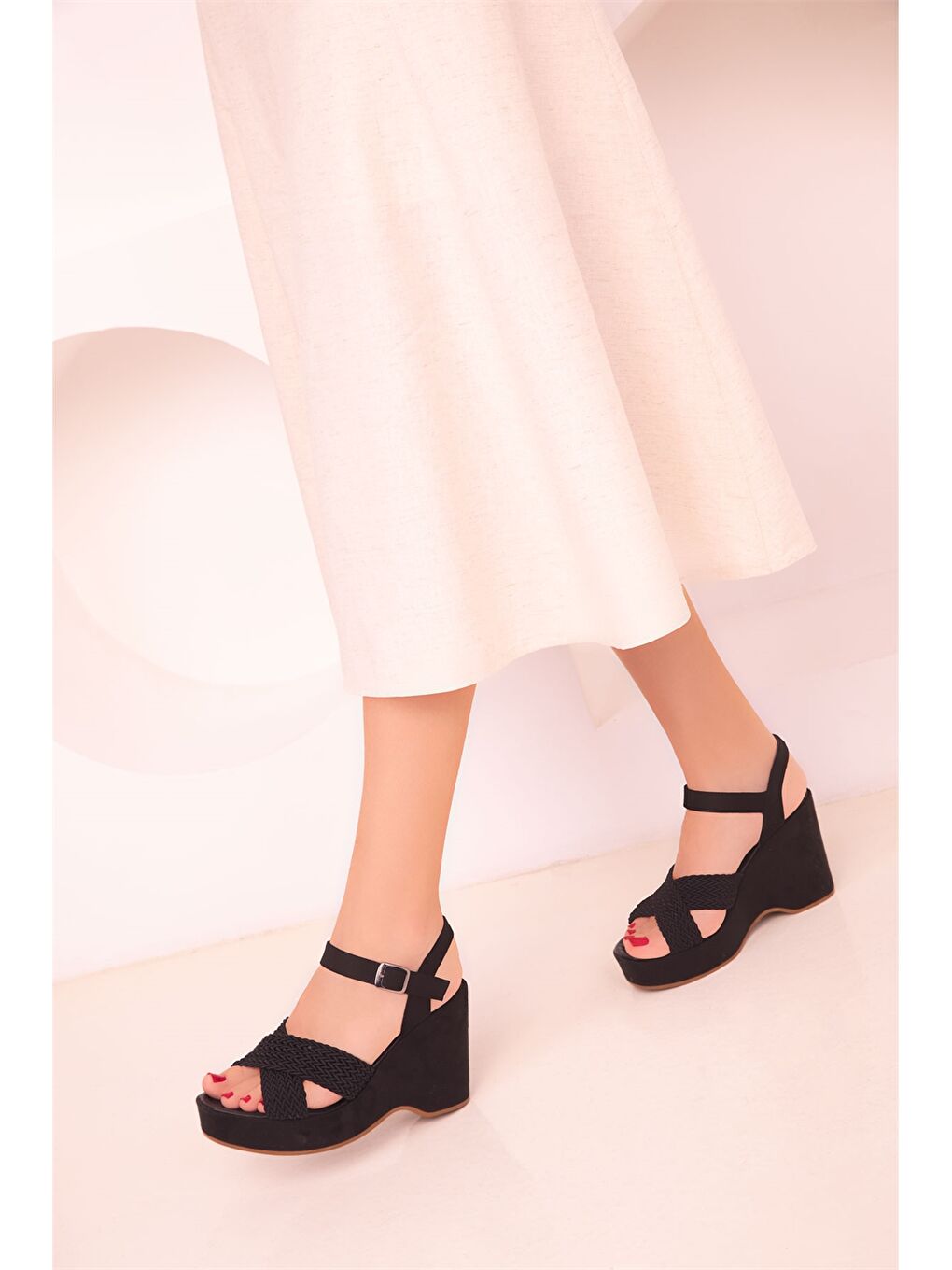 Siyah Süet Görünümlü Kadın Dolgu Topuklu Ayakkabı-3