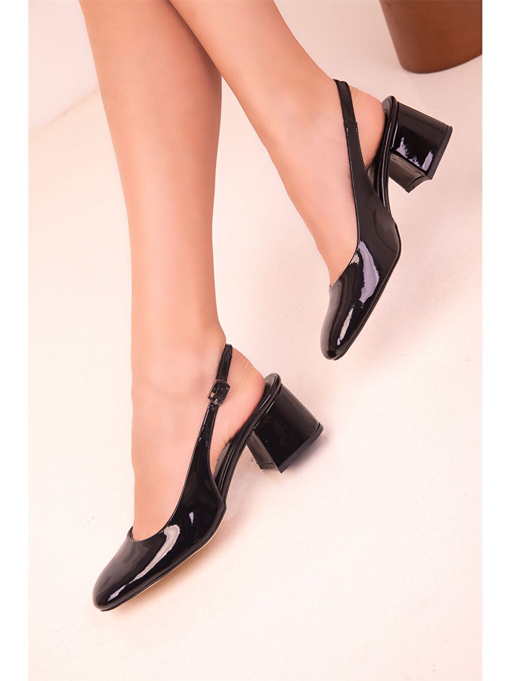 Siyah Rugan Deri Görünümlü Kadın Topuklu Ayakkabı-2