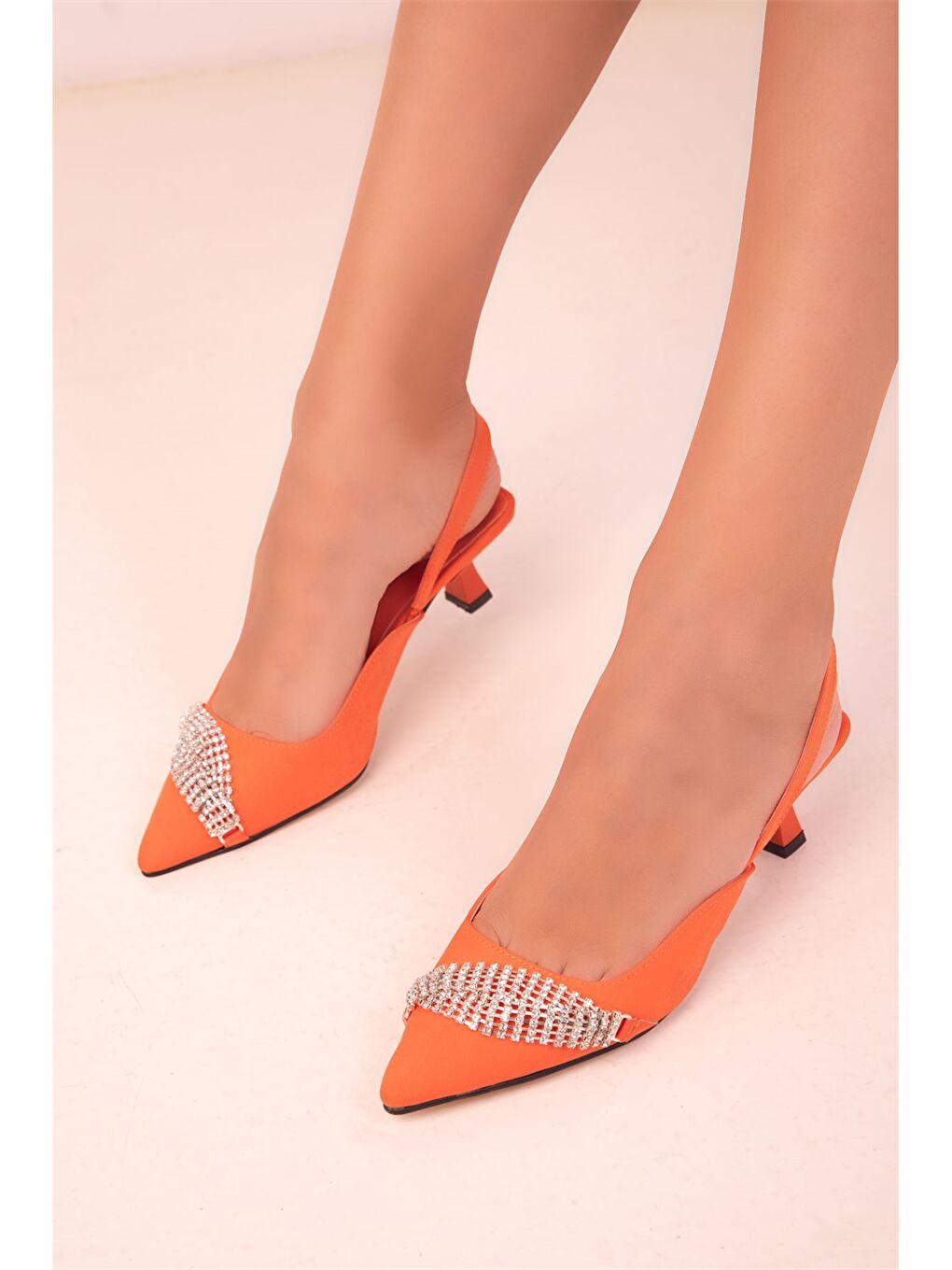 Turuncu Metal Aplike Detaylı Kadın Topuklu Ayakkabı-2