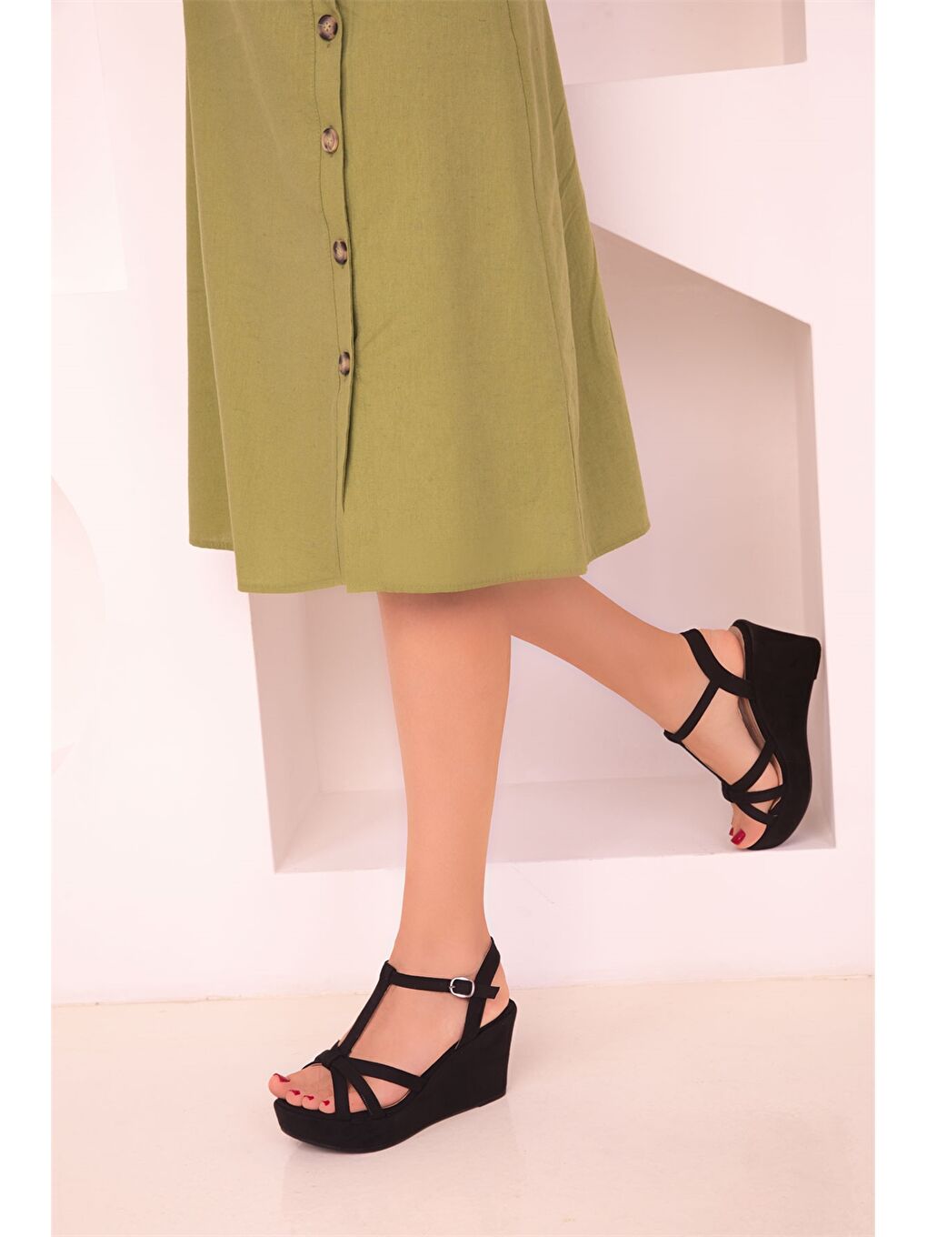 Siyah Süet Görünümlü Dolgu Topuklu Ayakkabı-1