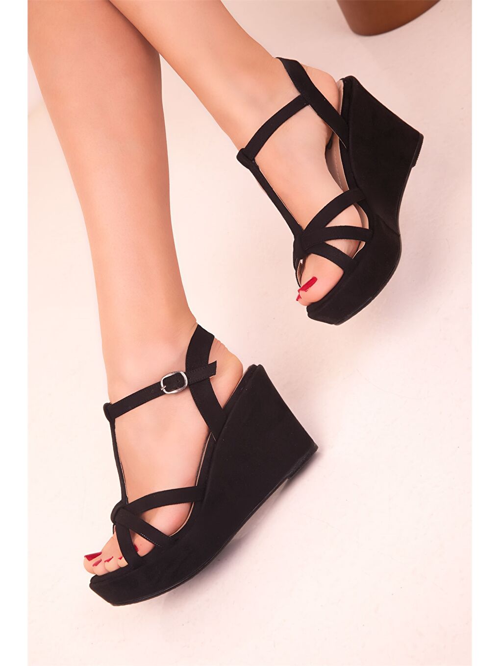 Siyah Süet Görünümlü Dolgu Topuklu Ayakkabı-3