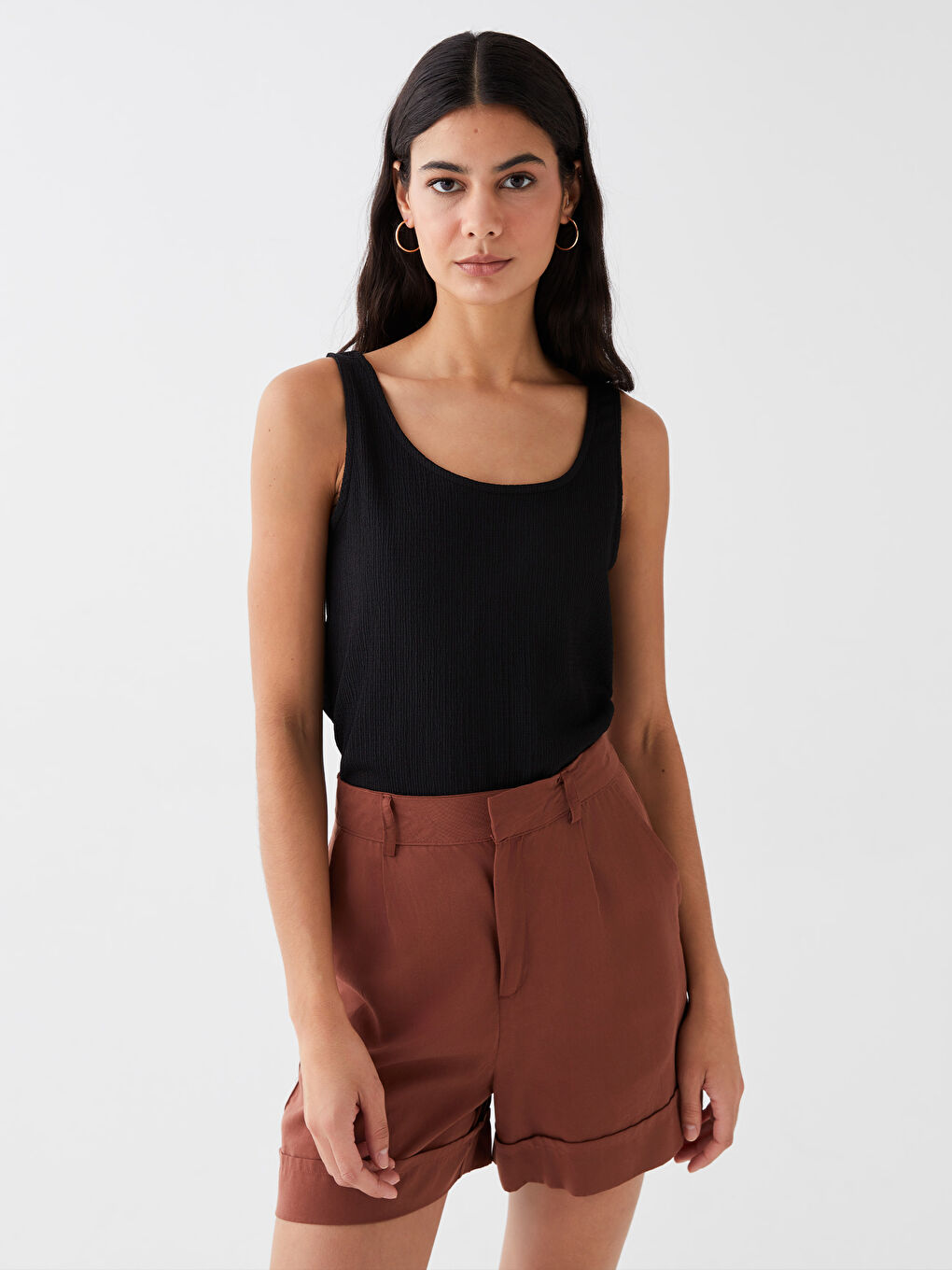 تانك توب سادة بياقة على شكل حرف U للسيدات-1