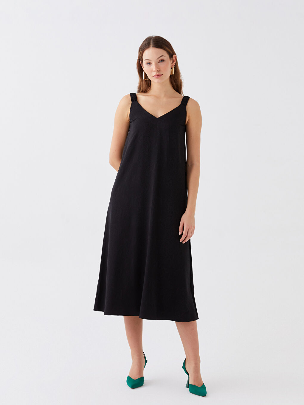 Siyah V Yaka Kendinden Desenli Askılı Kadın Elbise-1