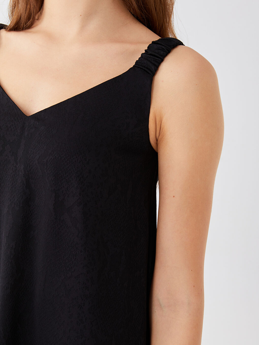 Siyah V Yaka Kendinden Desenli Askılı Kadın Elbise-3