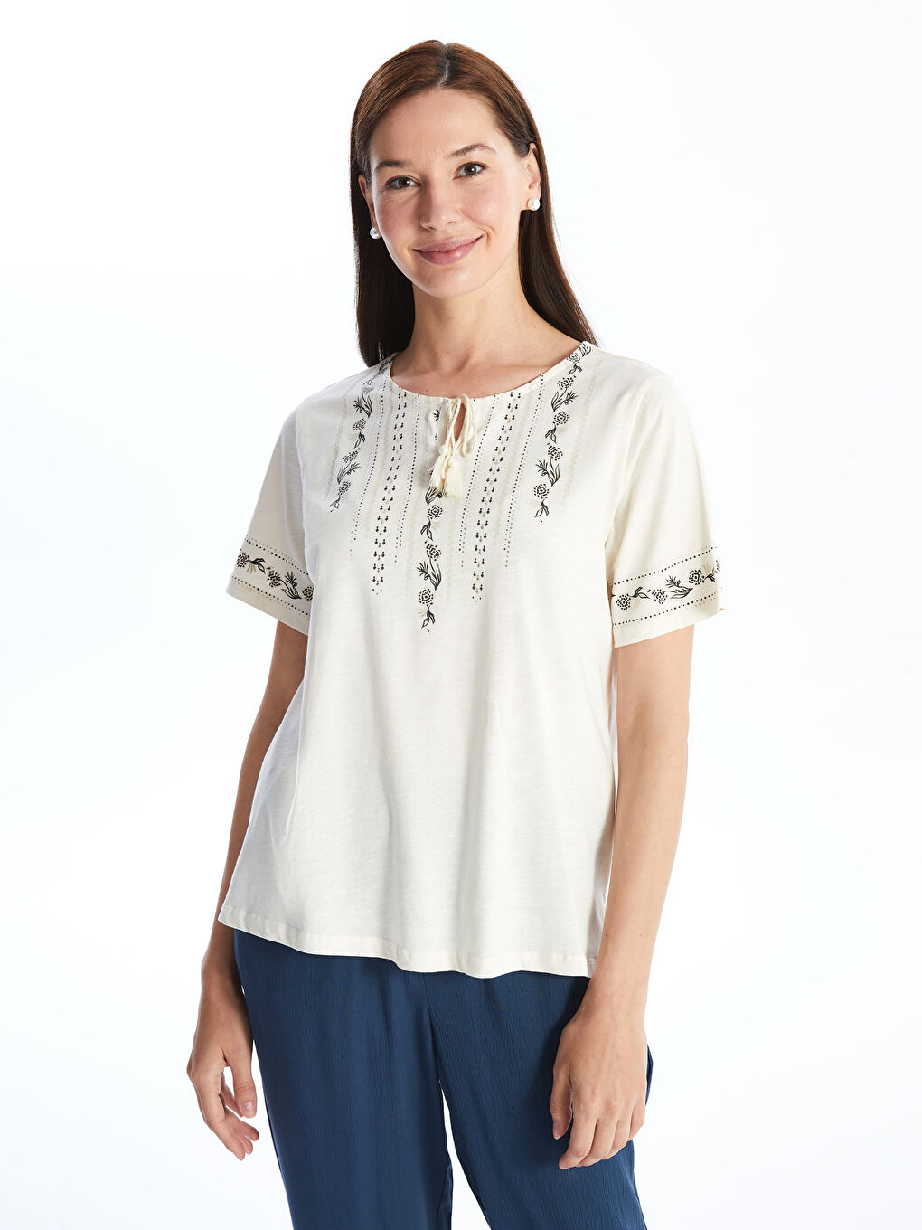 Ekru Bağlamalı Yaka Desenli Kısa Kollu Kadın Bluz-1