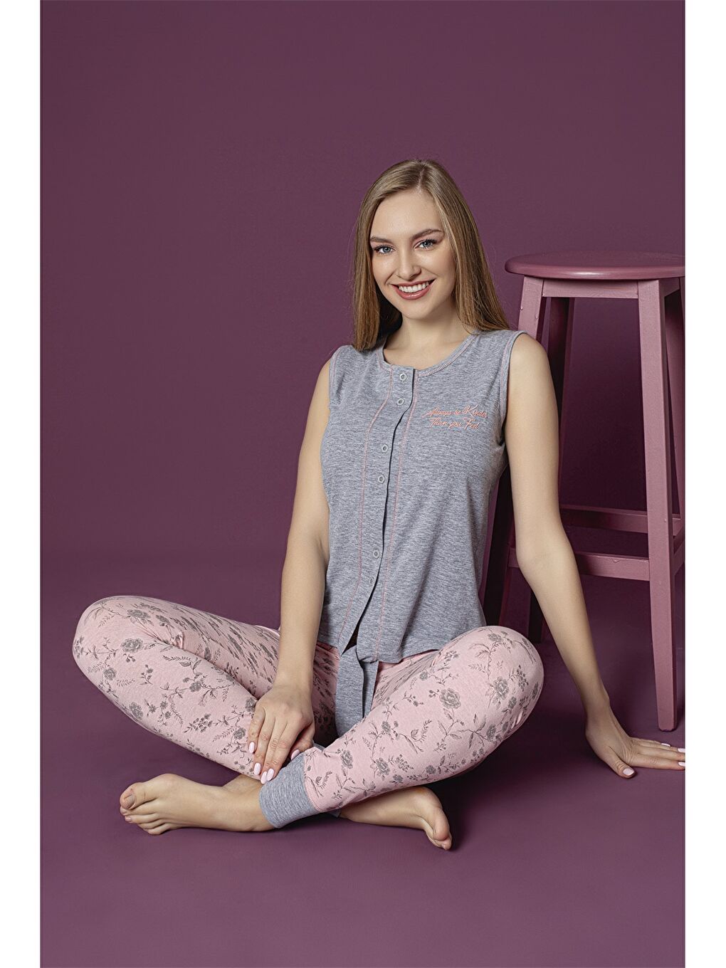 Gri Bisiklet Yaka Baskılı Kadın Pijama Takımı