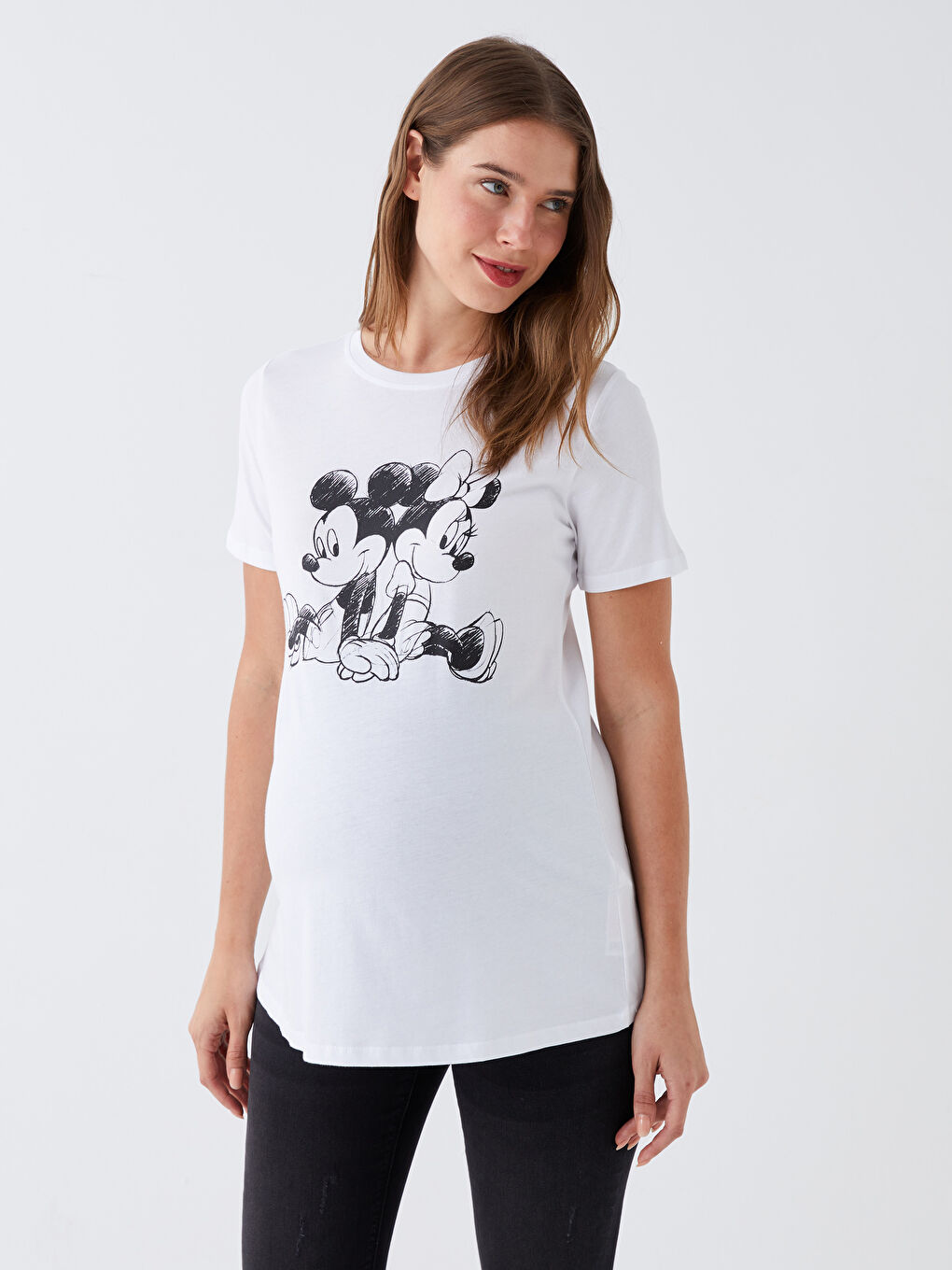 Beyaz Bisiklet Yaka Mickey Mouse Baskılı Kısa Kollu Hamile Tişört-1