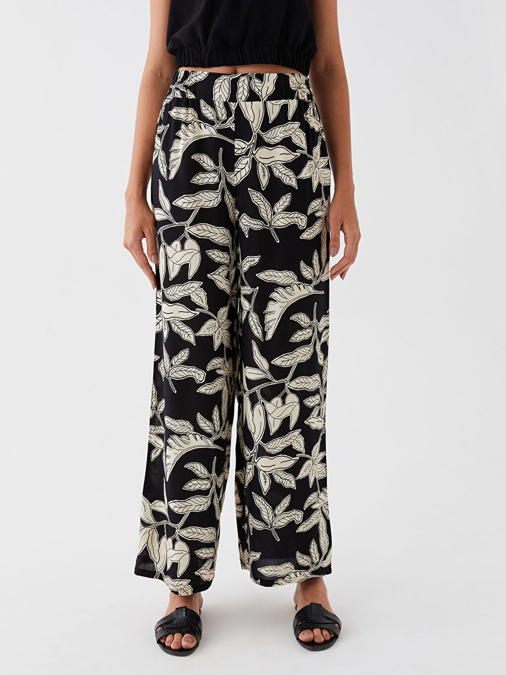 Ekru Beli Lastikli Rahat Kalıp Desenli Kadın Pantolon-3