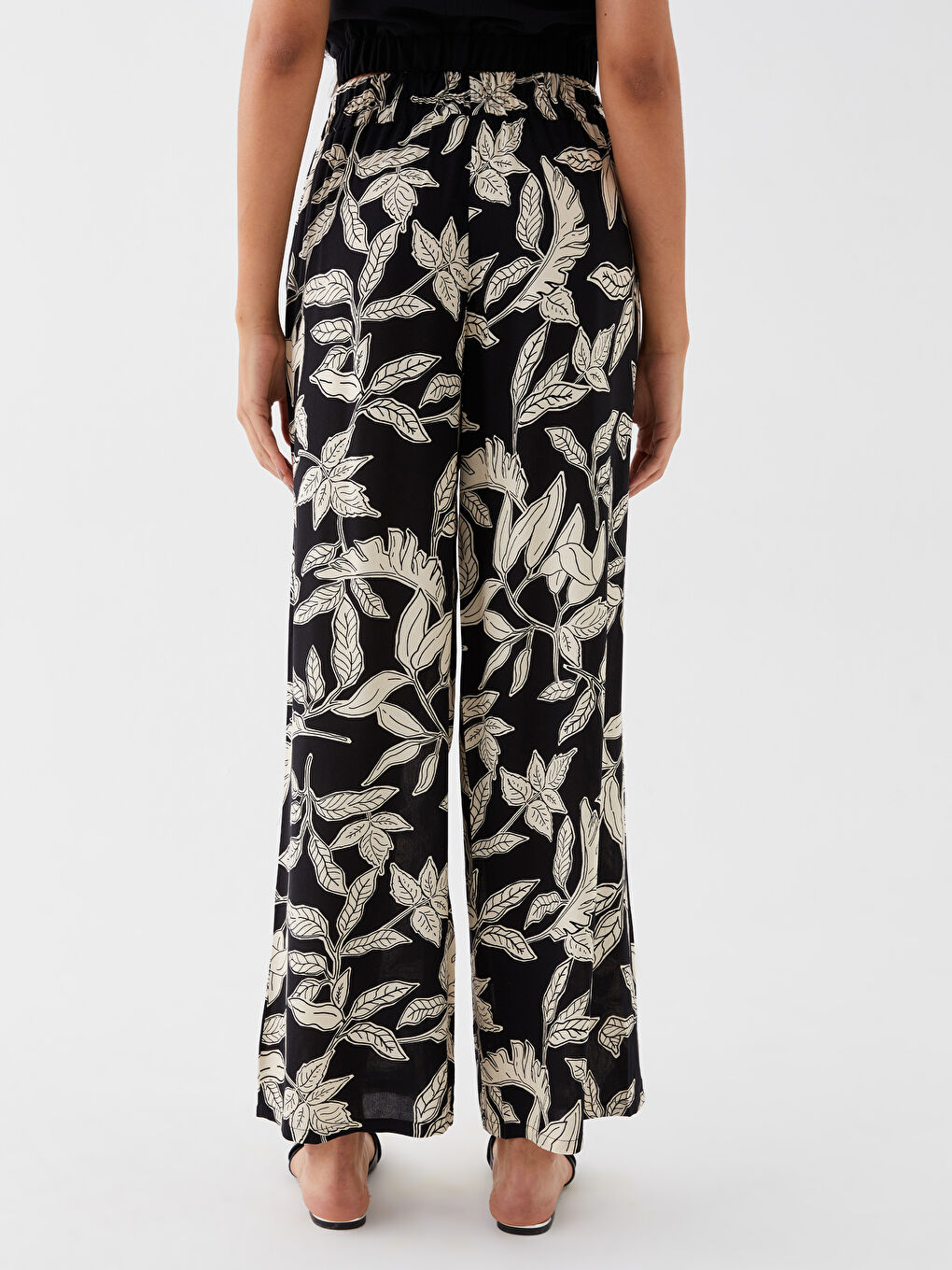 Ekru Beli Lastikli Rahat Kalıp Desenli Kadın Pantolon-4