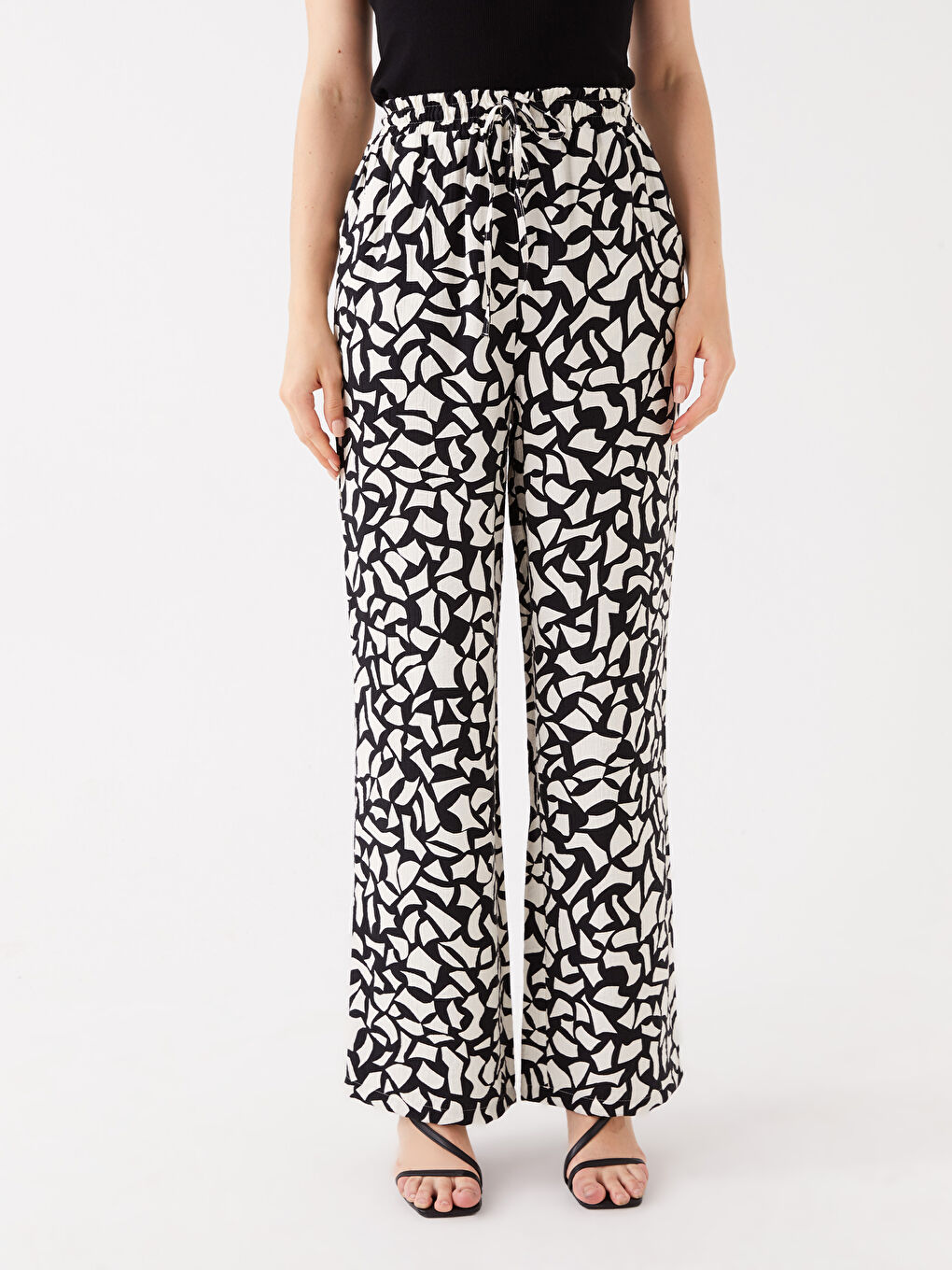 Siyah Beli Lastikli Rahat Kalıp Desenli Kadın Pantolon-3