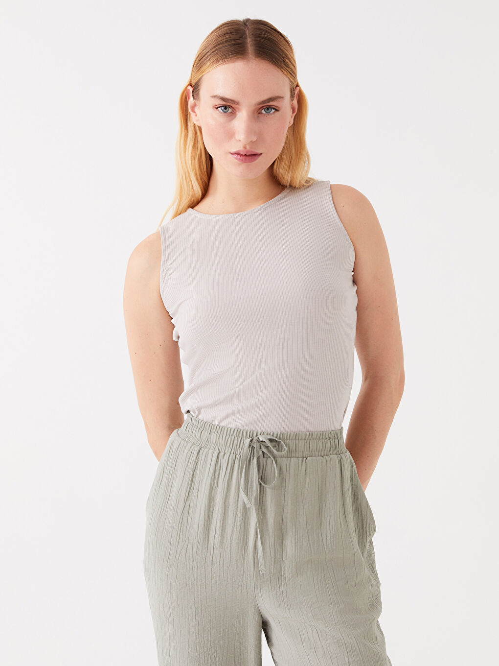 Gri Kadın Bisiklet Yaka Düz Atlet