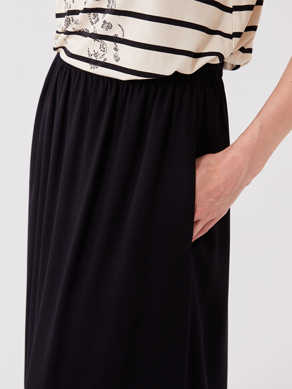 Siyah Beli Lastikli Kadın Kloş Etek-4