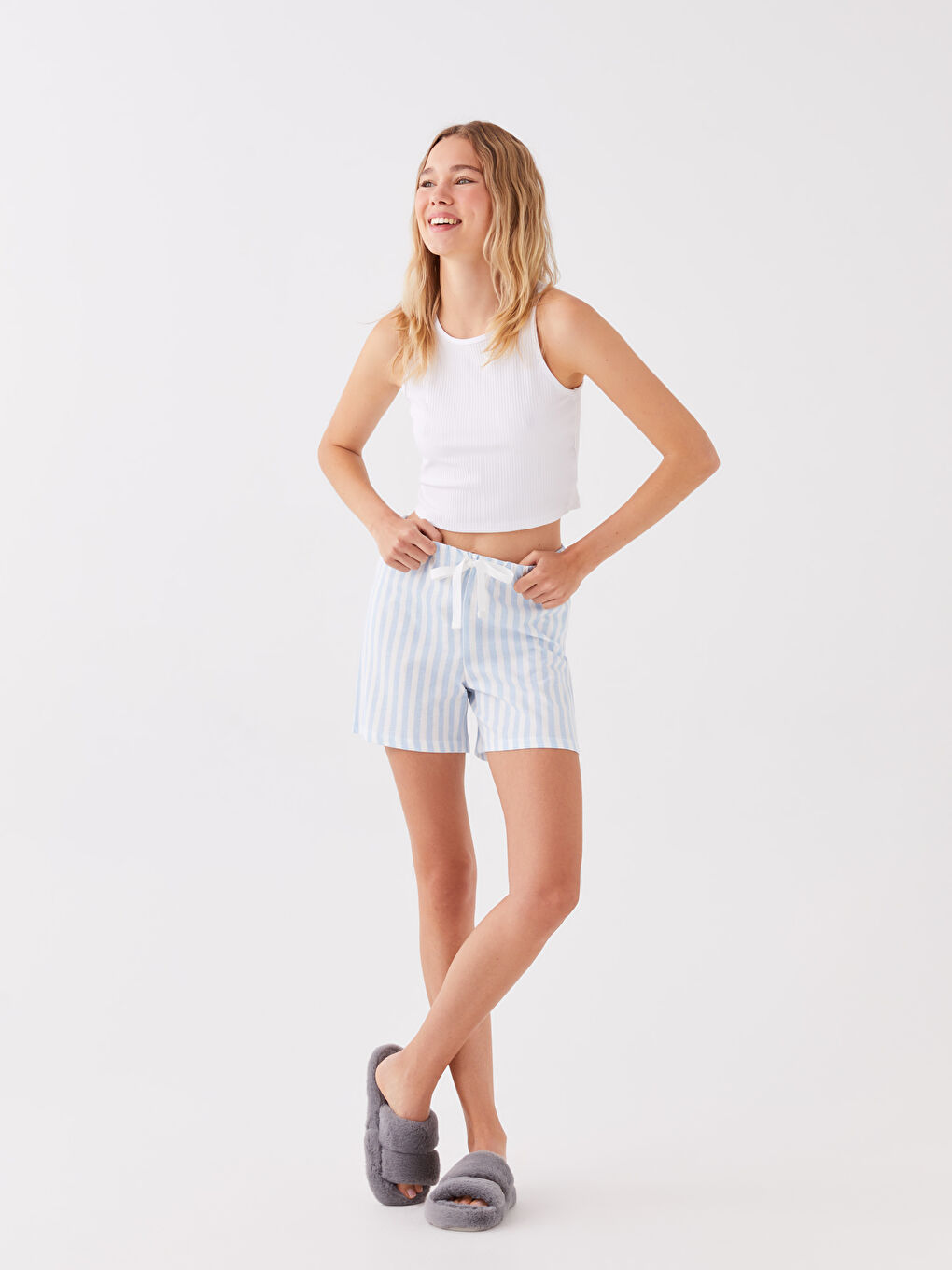 قيعان بيجامة قصيرة مخططة بخصر مرن للسيدات