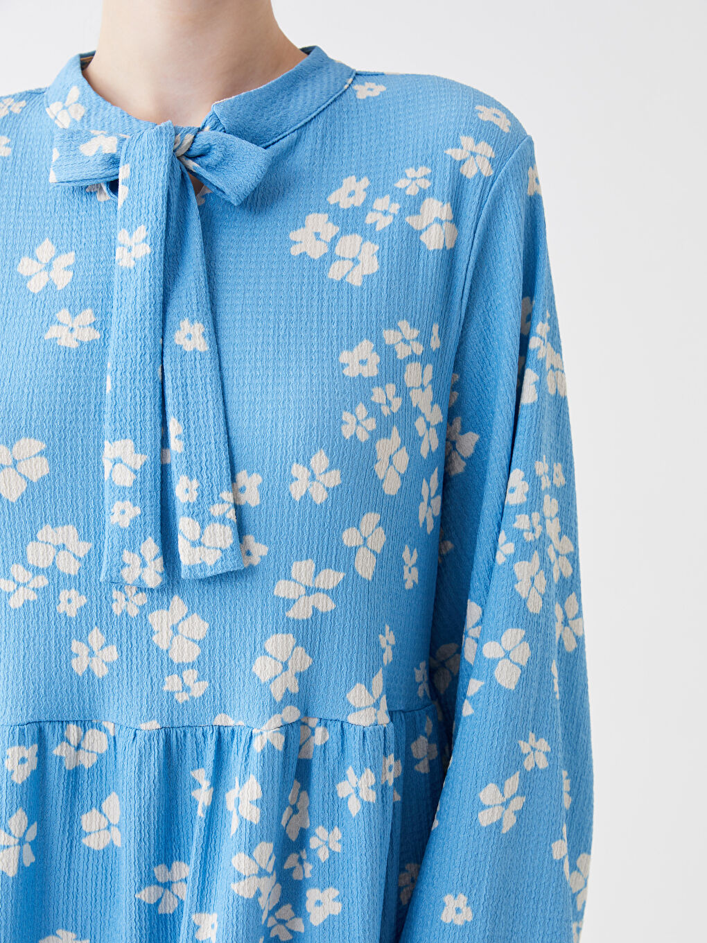 Mavi Bağlamalı Yaka Desenli Uzun Kollu Kadın Elbise-3