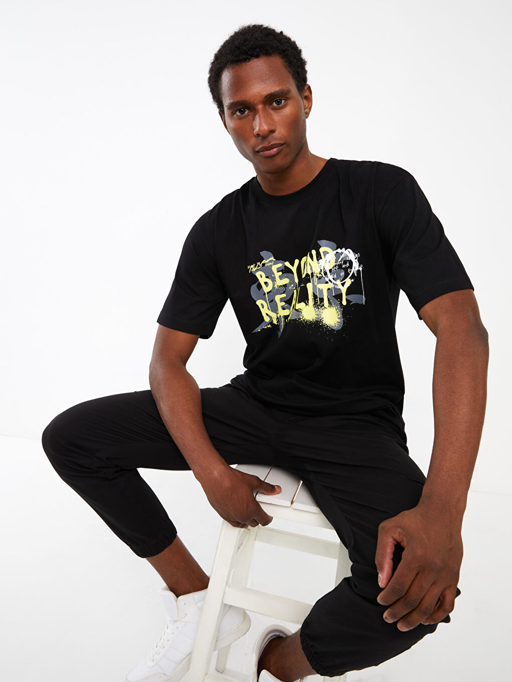 Siyah Bisiklet Yaka Kısa Kollu Baskılı Penye Erkek Tişört-1