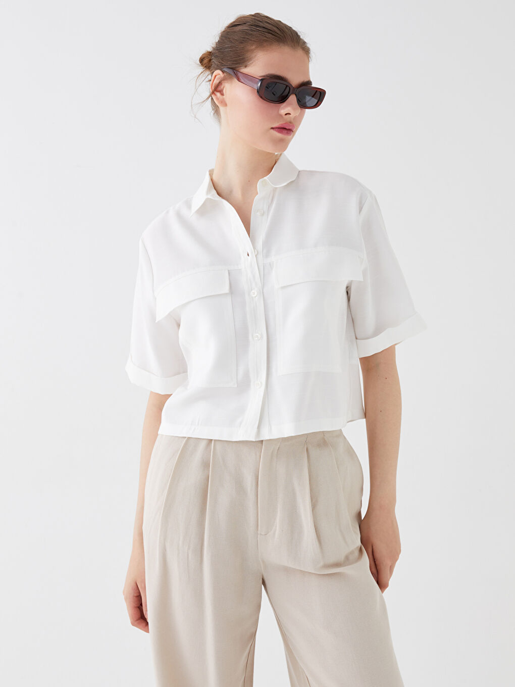 Chemise Unie à Manches Courtes Coupe Courte pour Femmes