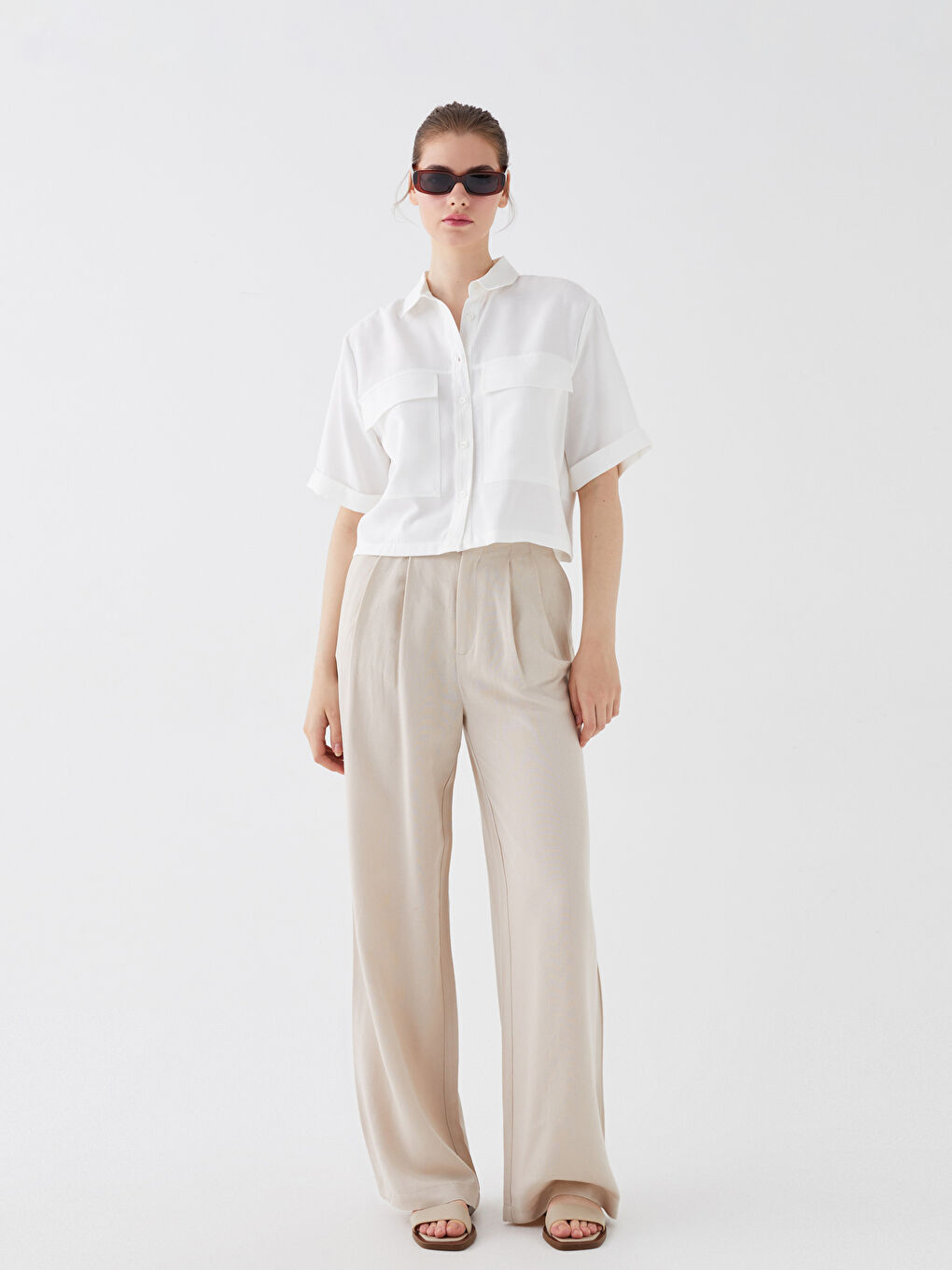 Chemise Unie à Manches Courtes Coupe Courte pour Femmes-1