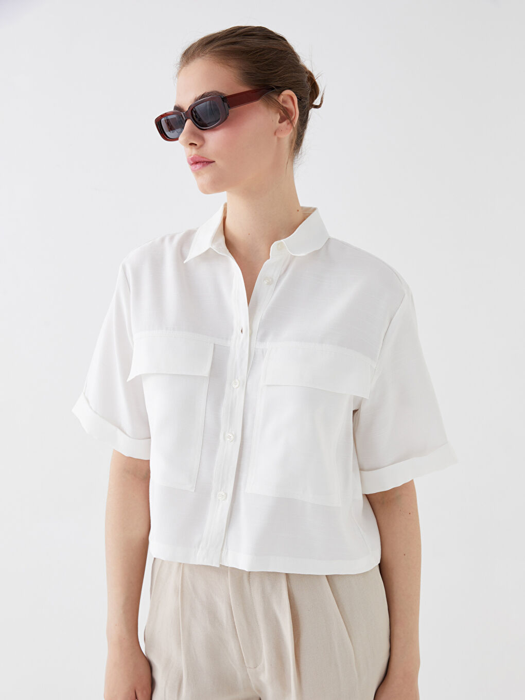 Chemise Unie à Manches Courtes Coupe Courte pour Femmes-2