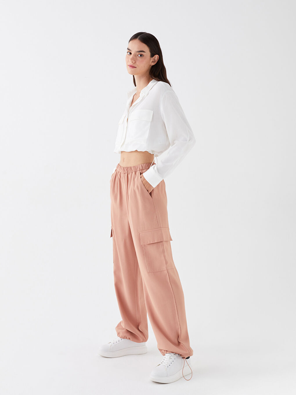 Брюки карго свободного кроя с эластичным поясом для женщин