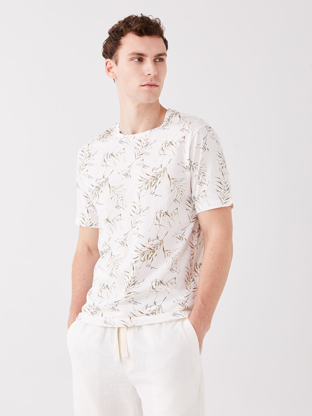 Ekru Bisiklet Yaka Kısa Kollu Desenli Penye Erkek Tişört