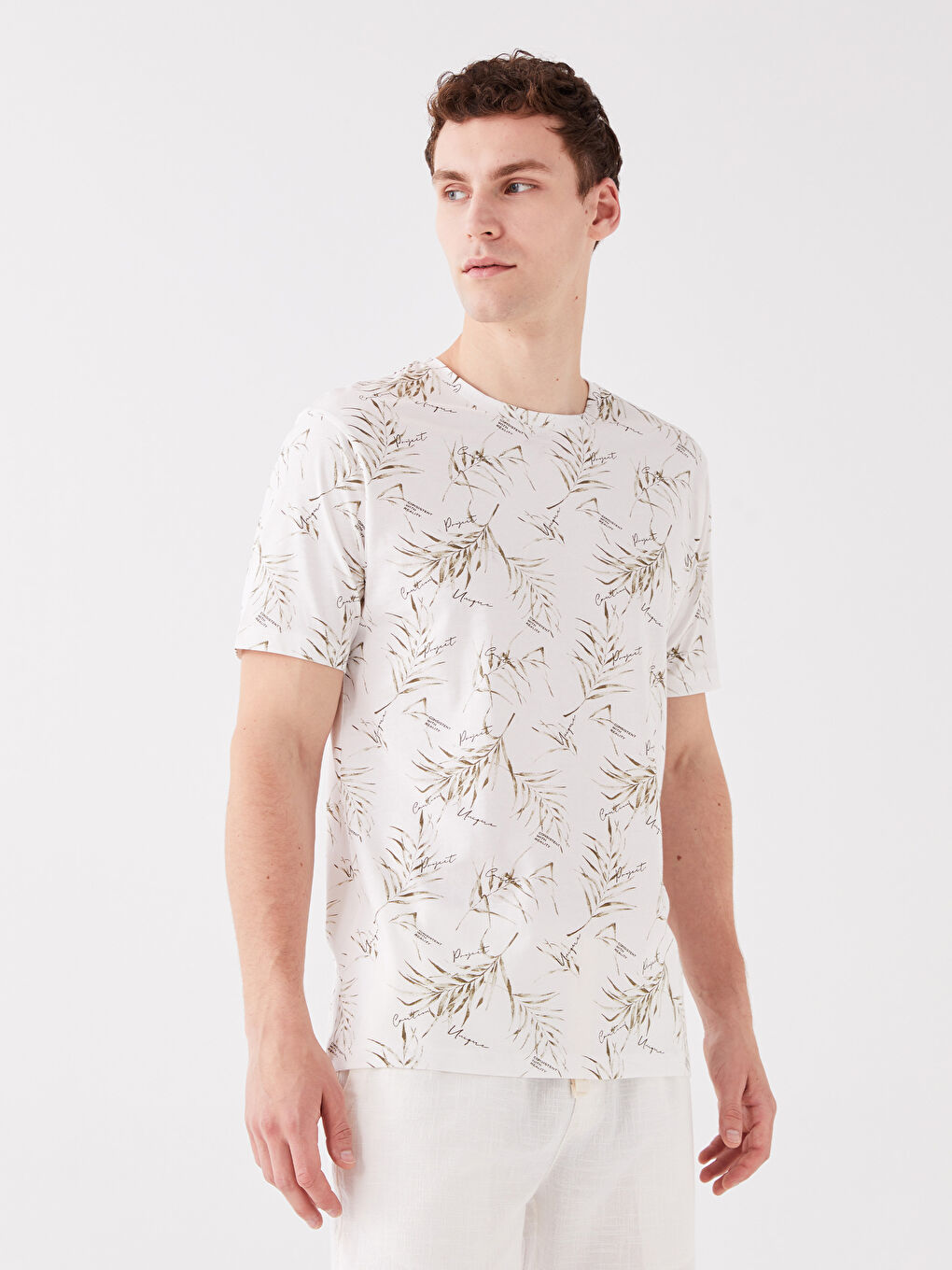 Ekru Bisiklet Yaka Kısa Kollu Desenli Penye Erkek Tişört-1