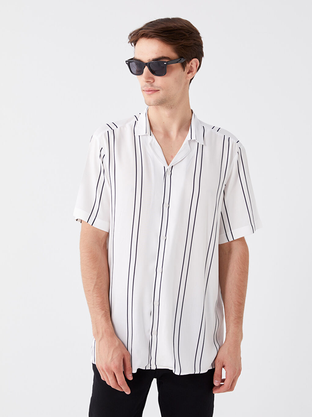 Beyaz Regular Fit Kısa Kollu Çizgili Viskon Erkek Gömlek-1