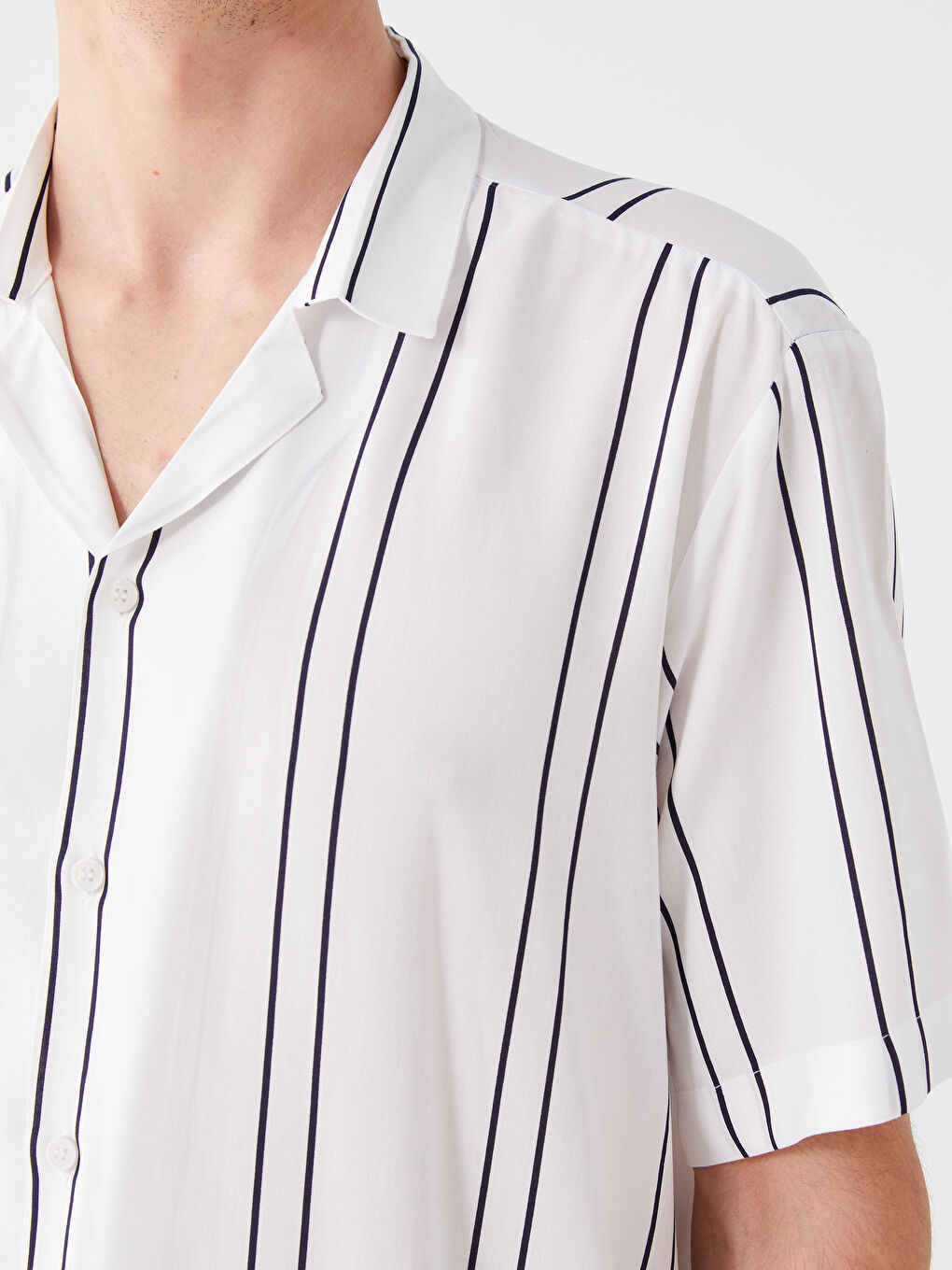 Beyaz Regular Fit Kısa Kollu Çizgili Viskon Erkek Gömlek-3