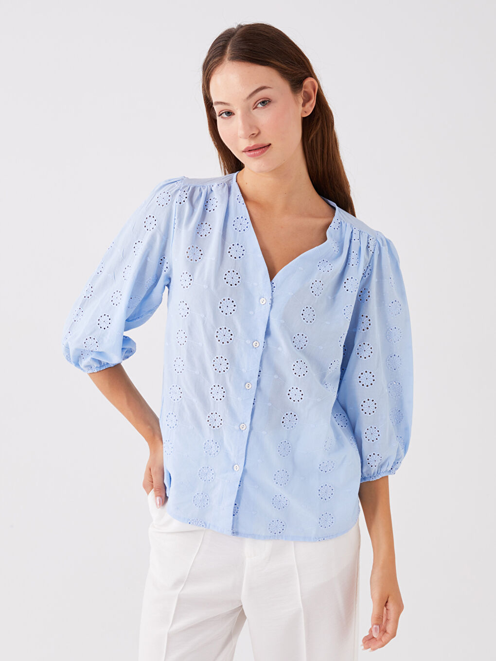 Mavi V Yaka Kendinden Desenli Kadın Bluz