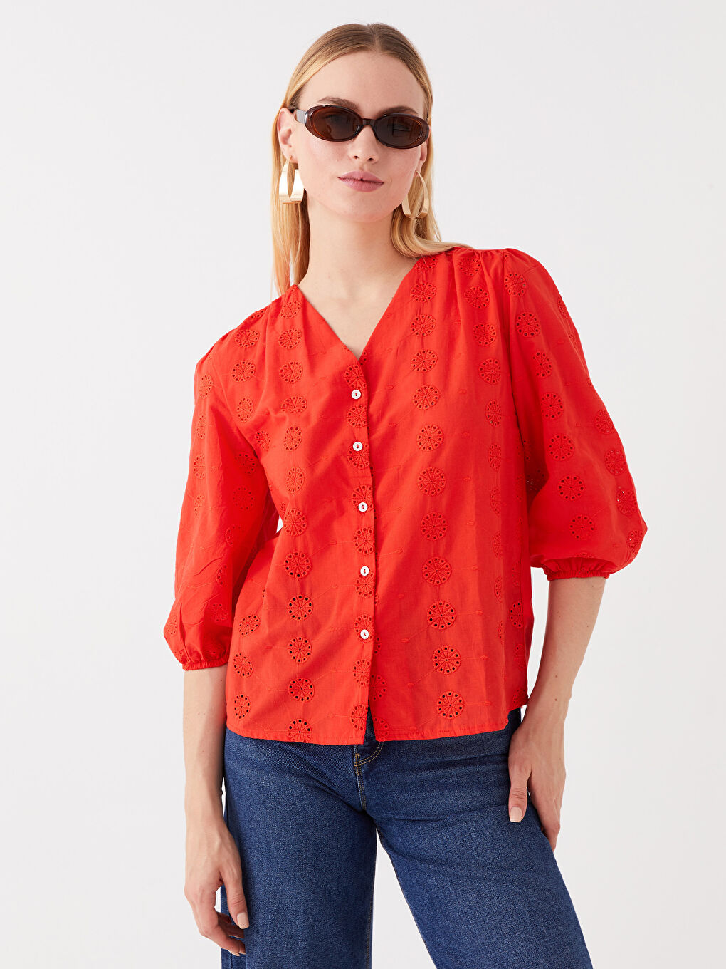 Kırmızı V Yaka Kendinden Desenli Kadın Bluz-1