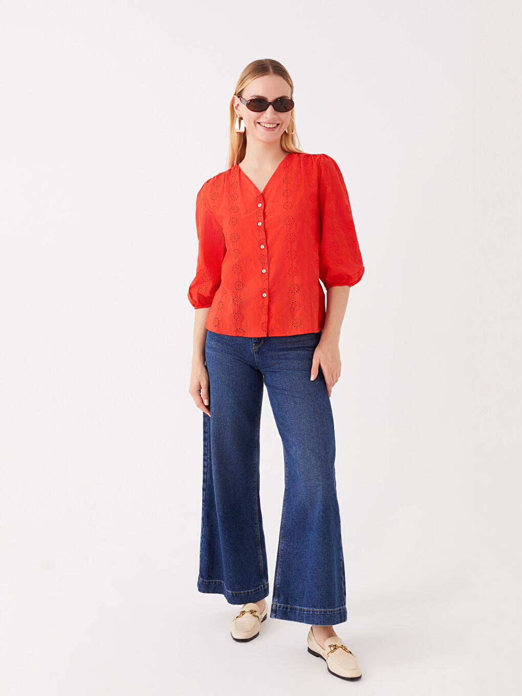 Kırmızı V Yaka Kendinden Desenli Kadın Bluz-2